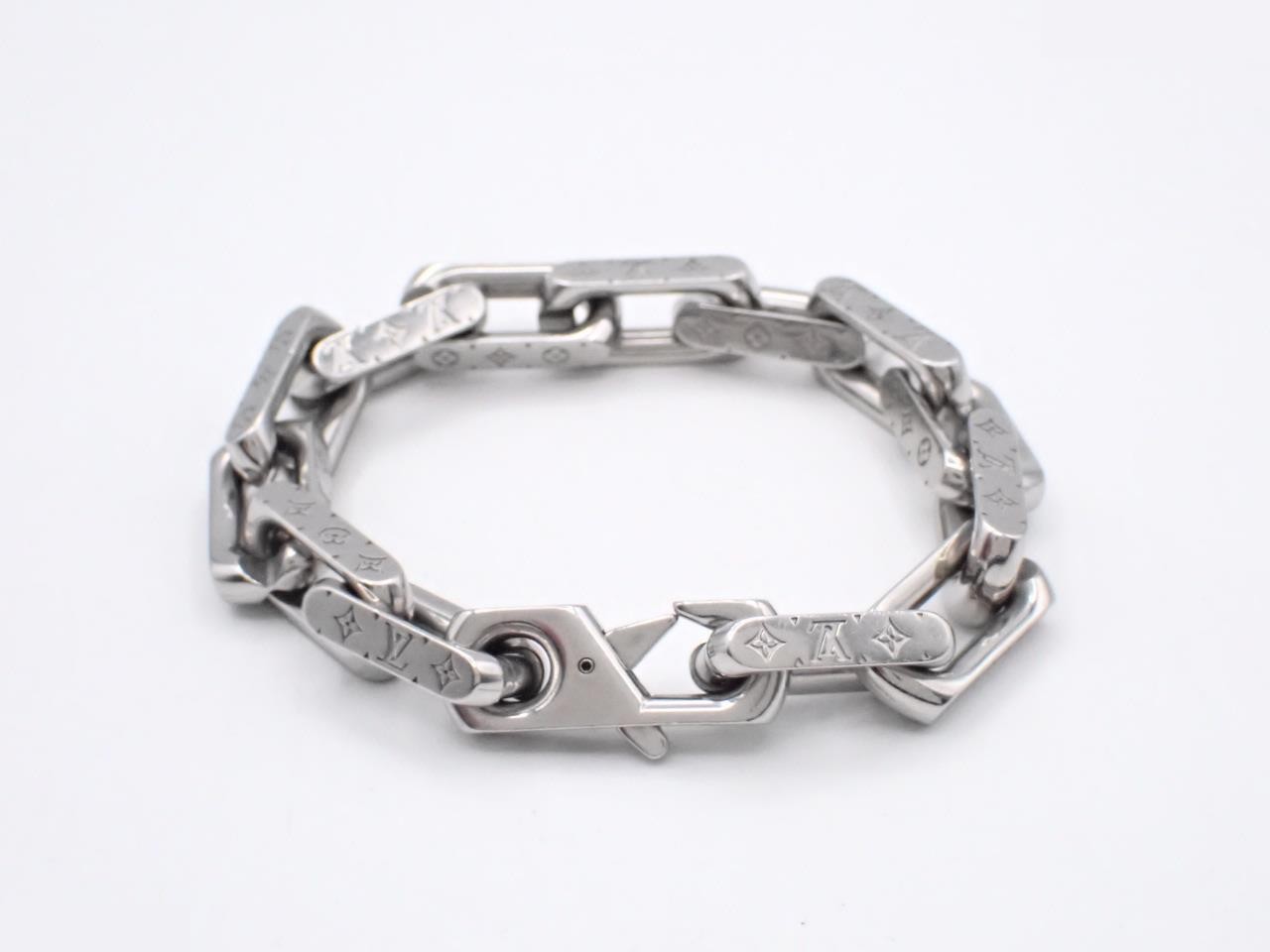 LV bracelet, wrist circumference approximately 16.5 cm — view 2