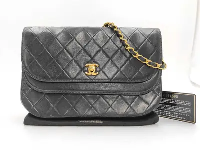 Matelassé Chain Shoulder Bag