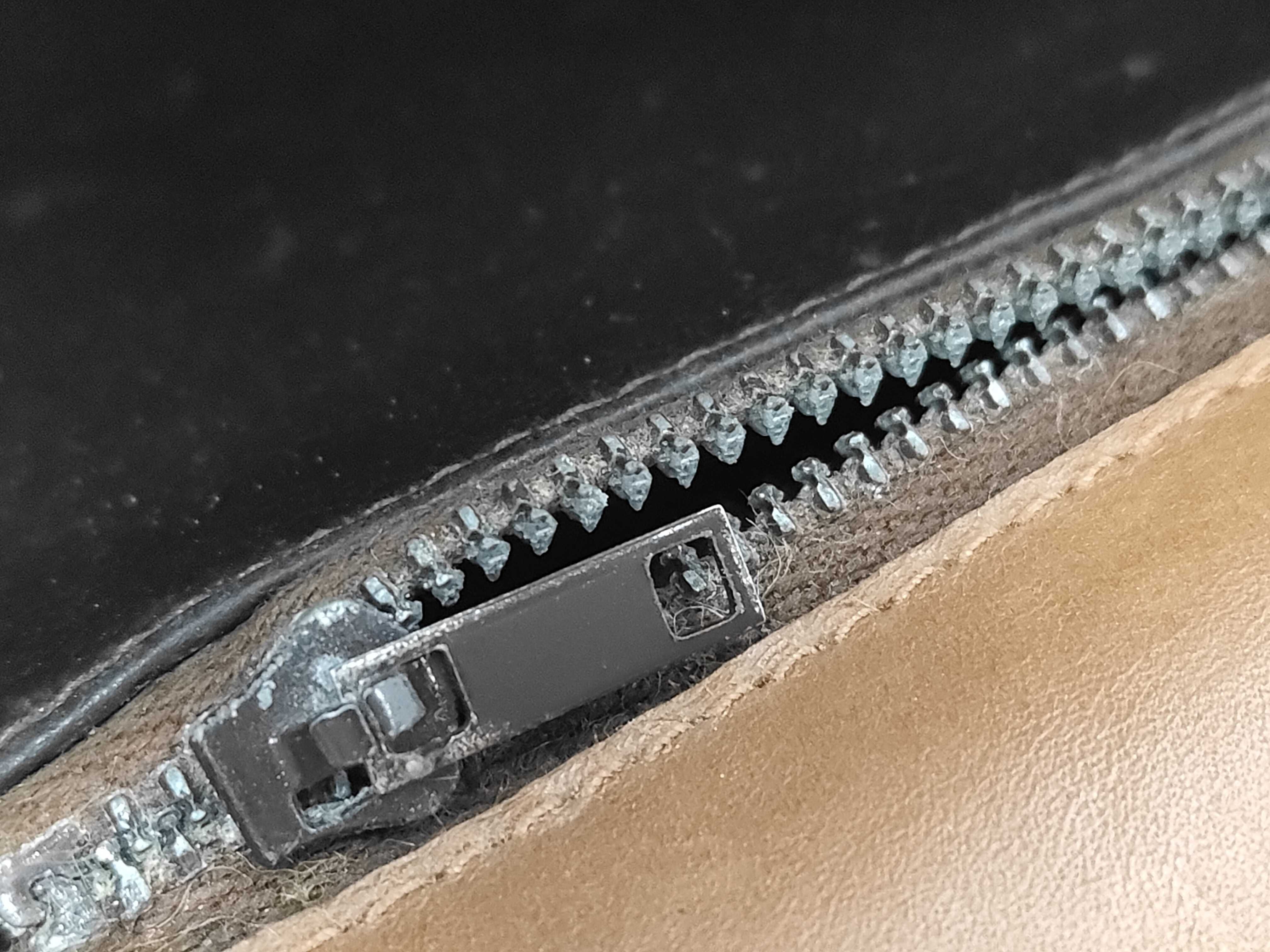 GG Supreme Old Gucci Shoulder Bag — view 11