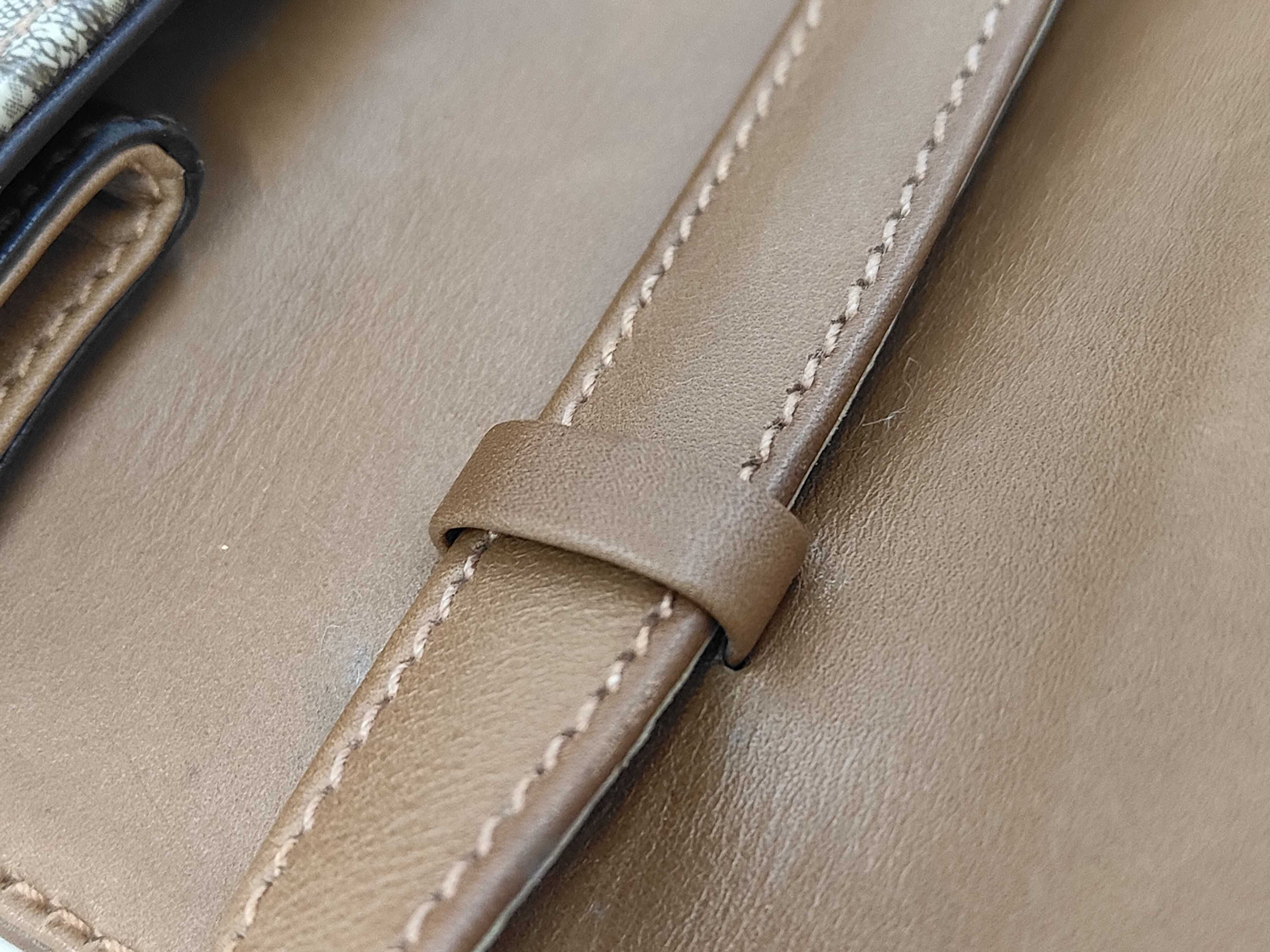 GG Supreme Old Gucci Shoulder Bag — view 6