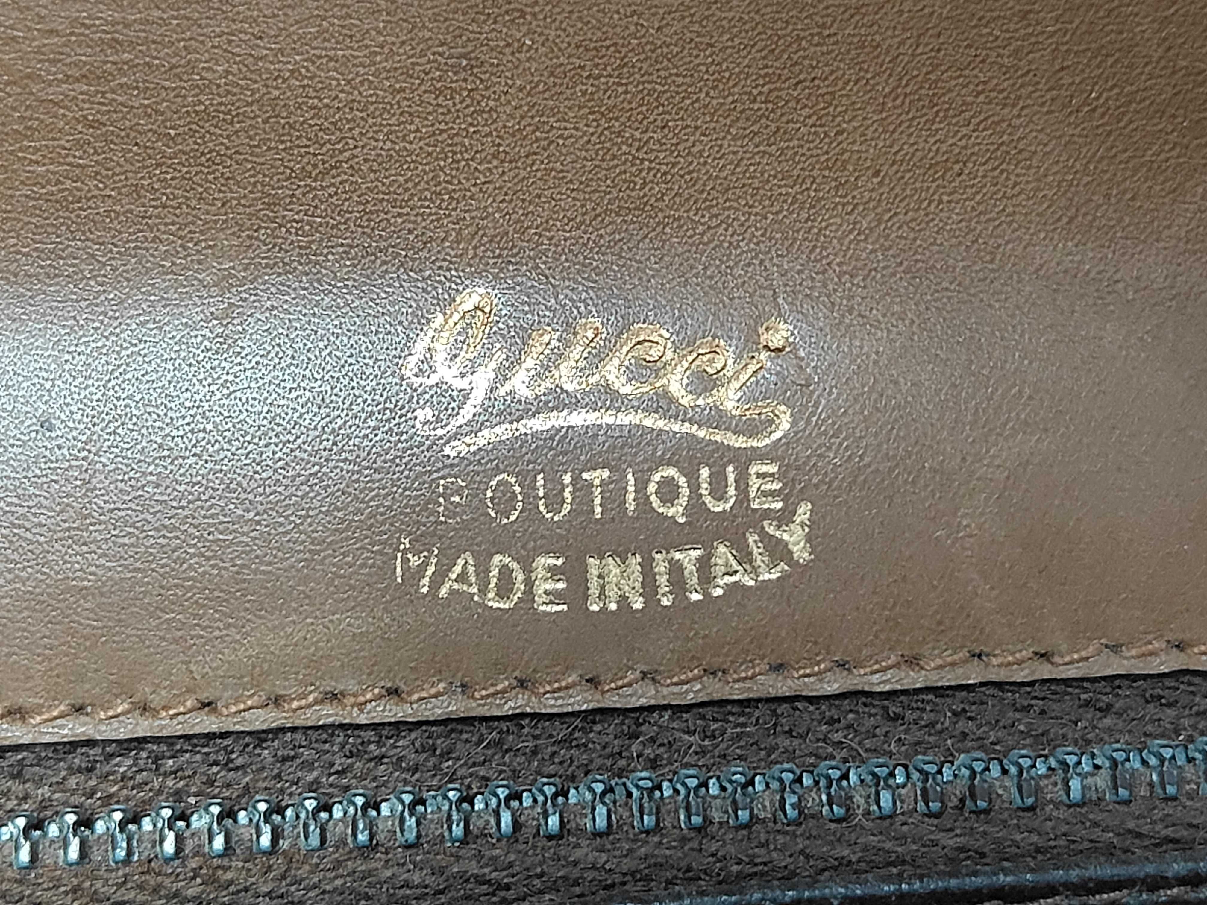 GG Supreme Old Gucci Shoulder Bag — view 10