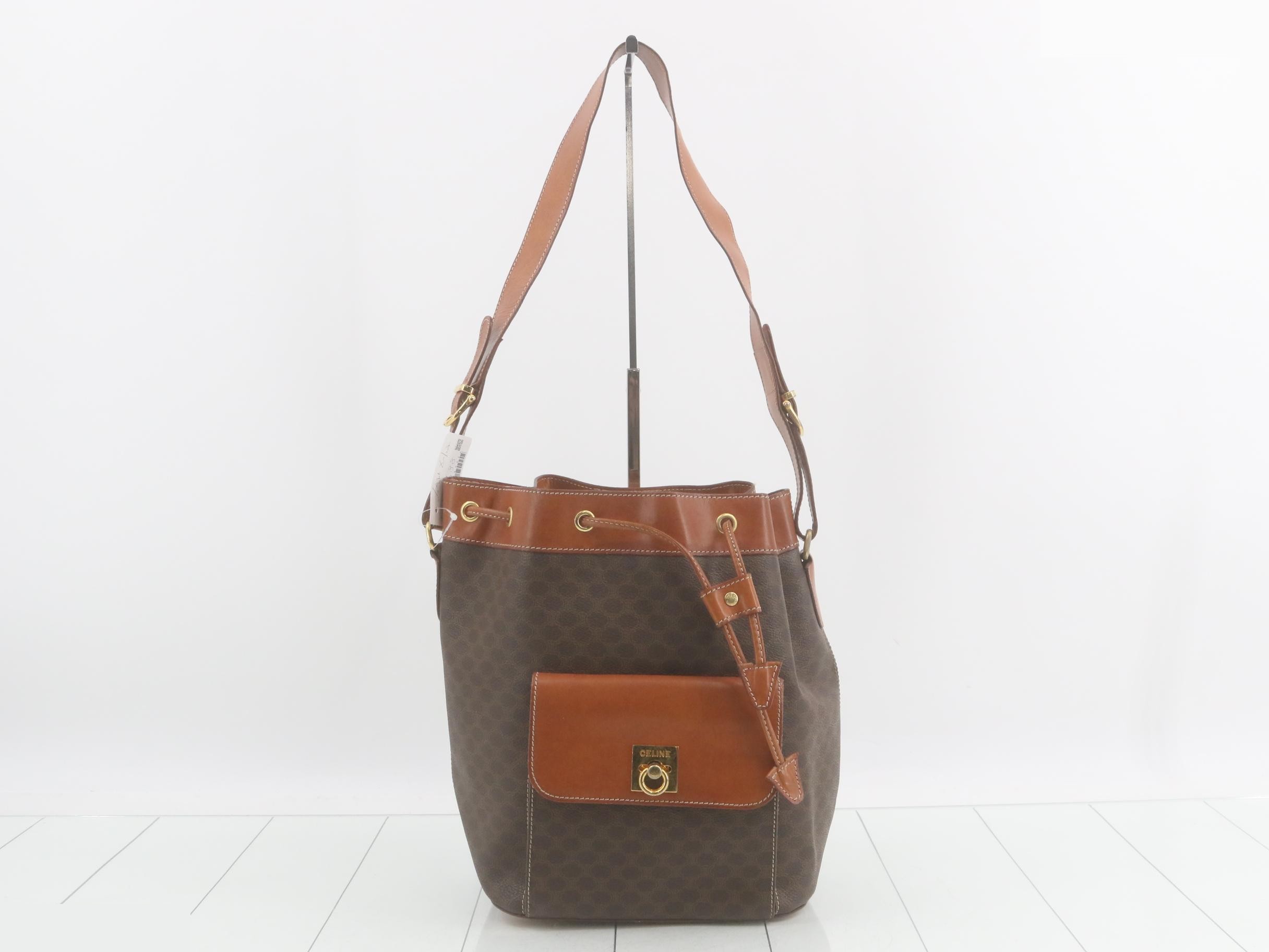 Shoulder bag with drawstring