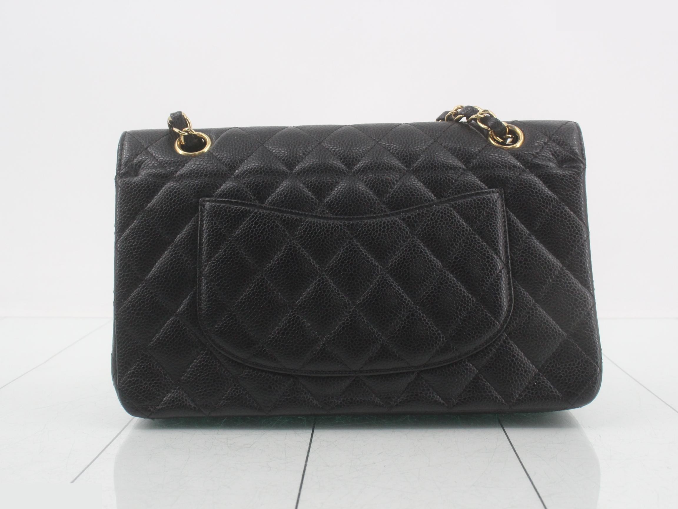 Matelassé Classic Flap 25 Shoulder Bag, Caviar Leather — view 2