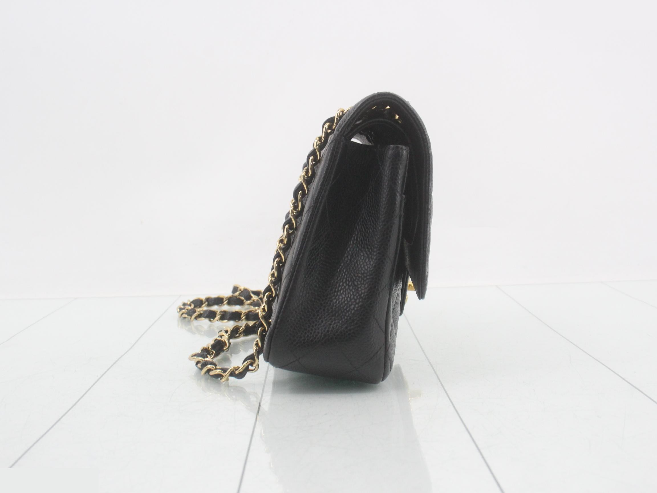 Matelassé Classic Flap 25 Shoulder Bag, Caviar Leather — view 4