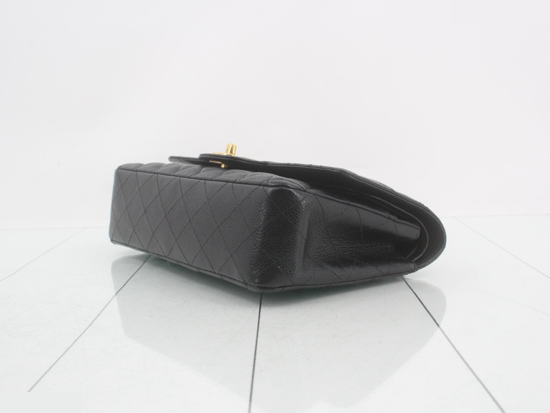 Matelassé Classic Flap 25 Shoulder Bag, Caviar Leather — view 6