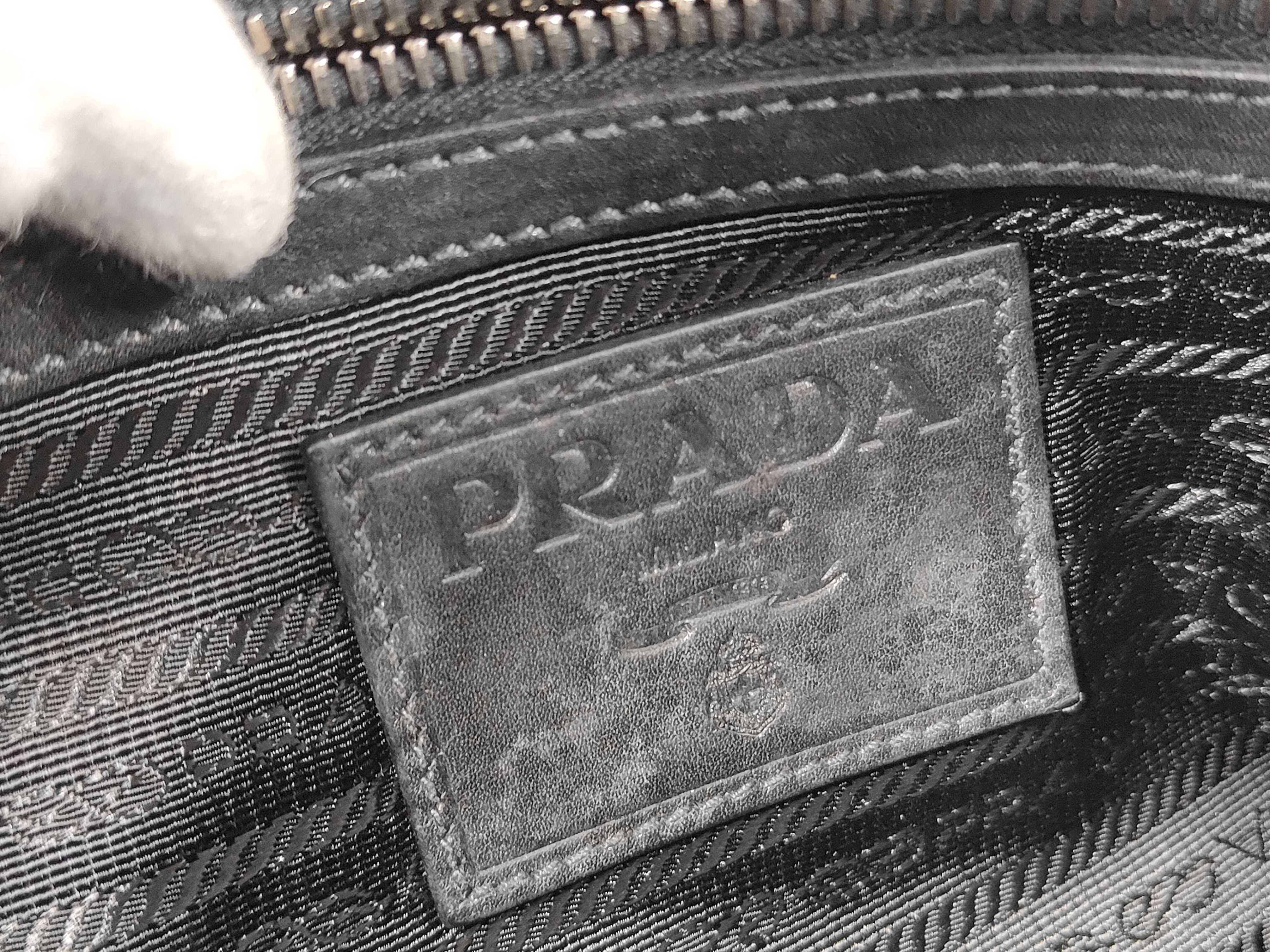Shoulder Bag / Leather / Black — view 9