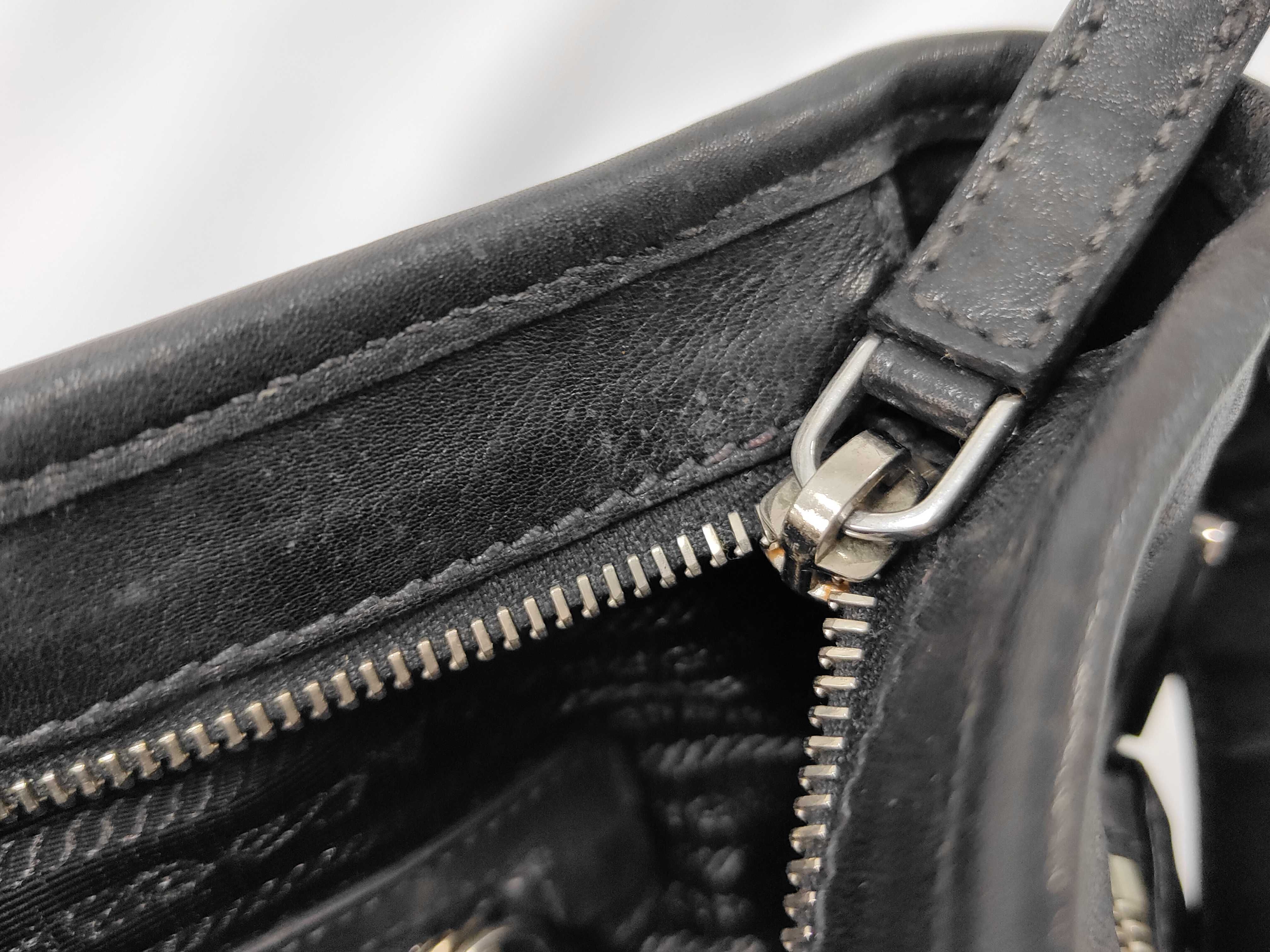 Shoulder Bag / Leather / Black — view 10
