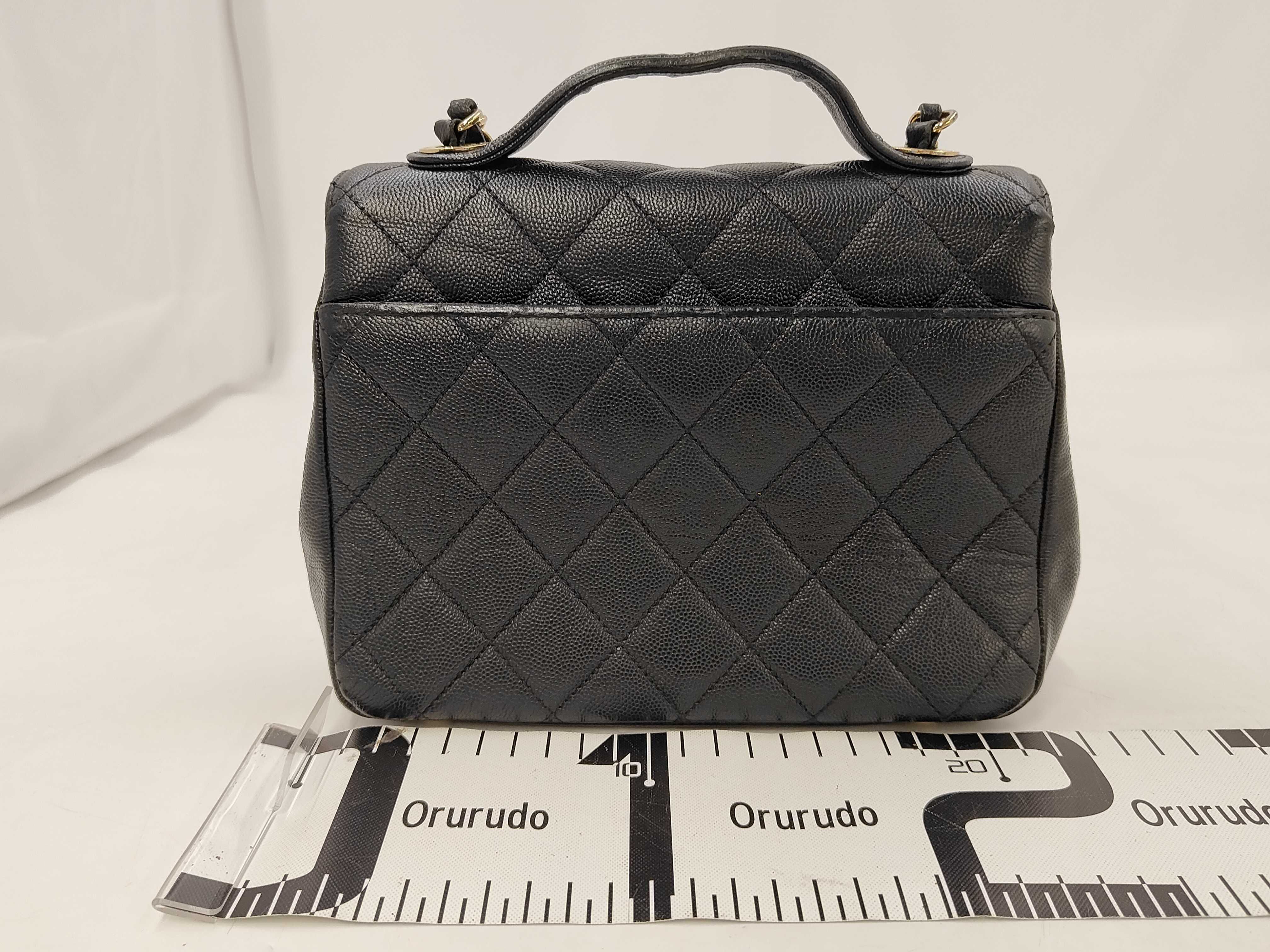 Matelassé Grained Calfskin Black Gold Shoulder Bag — view 2