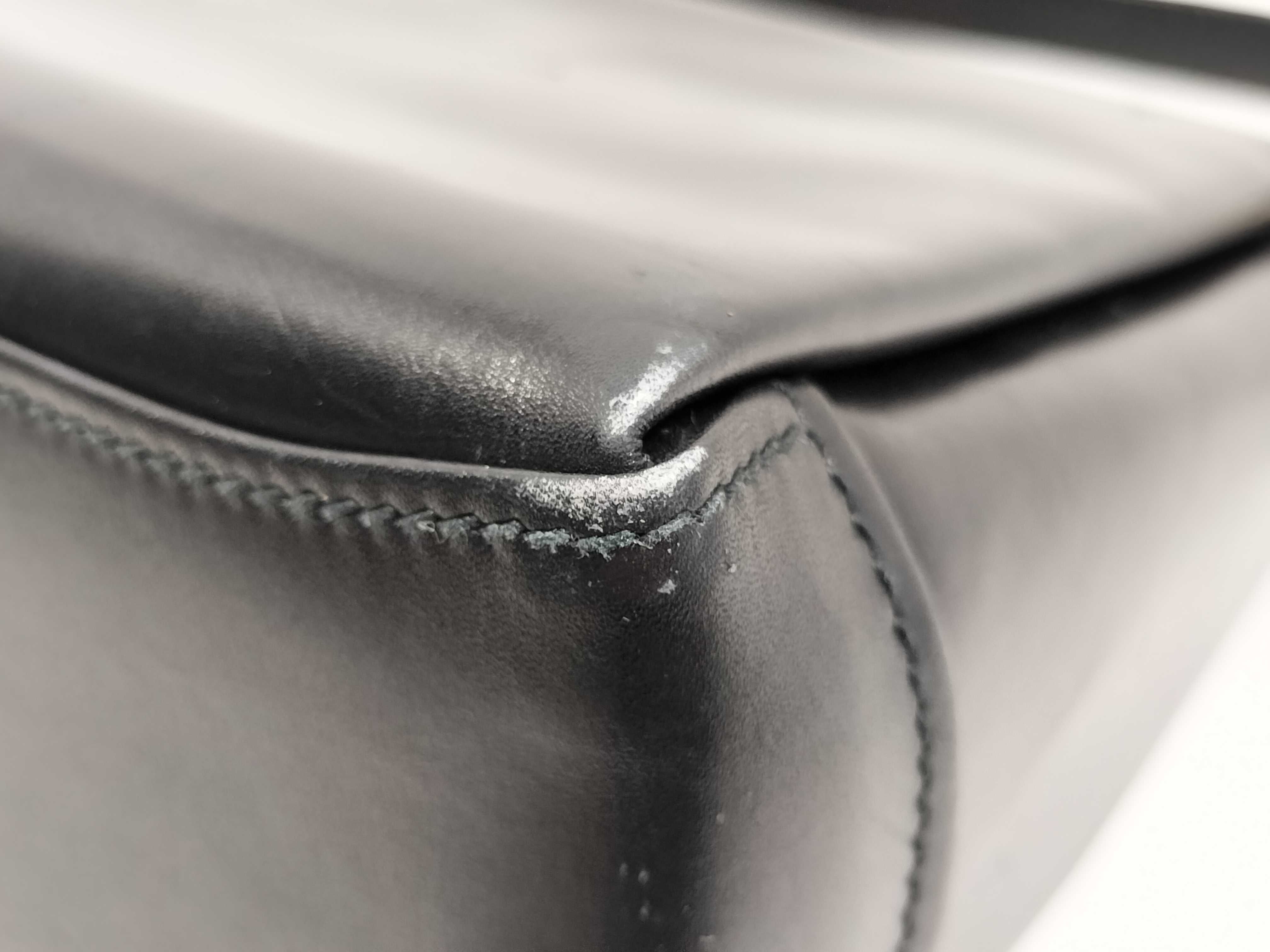 Turnlock Leather Shoulder Bag Handbag — view 6