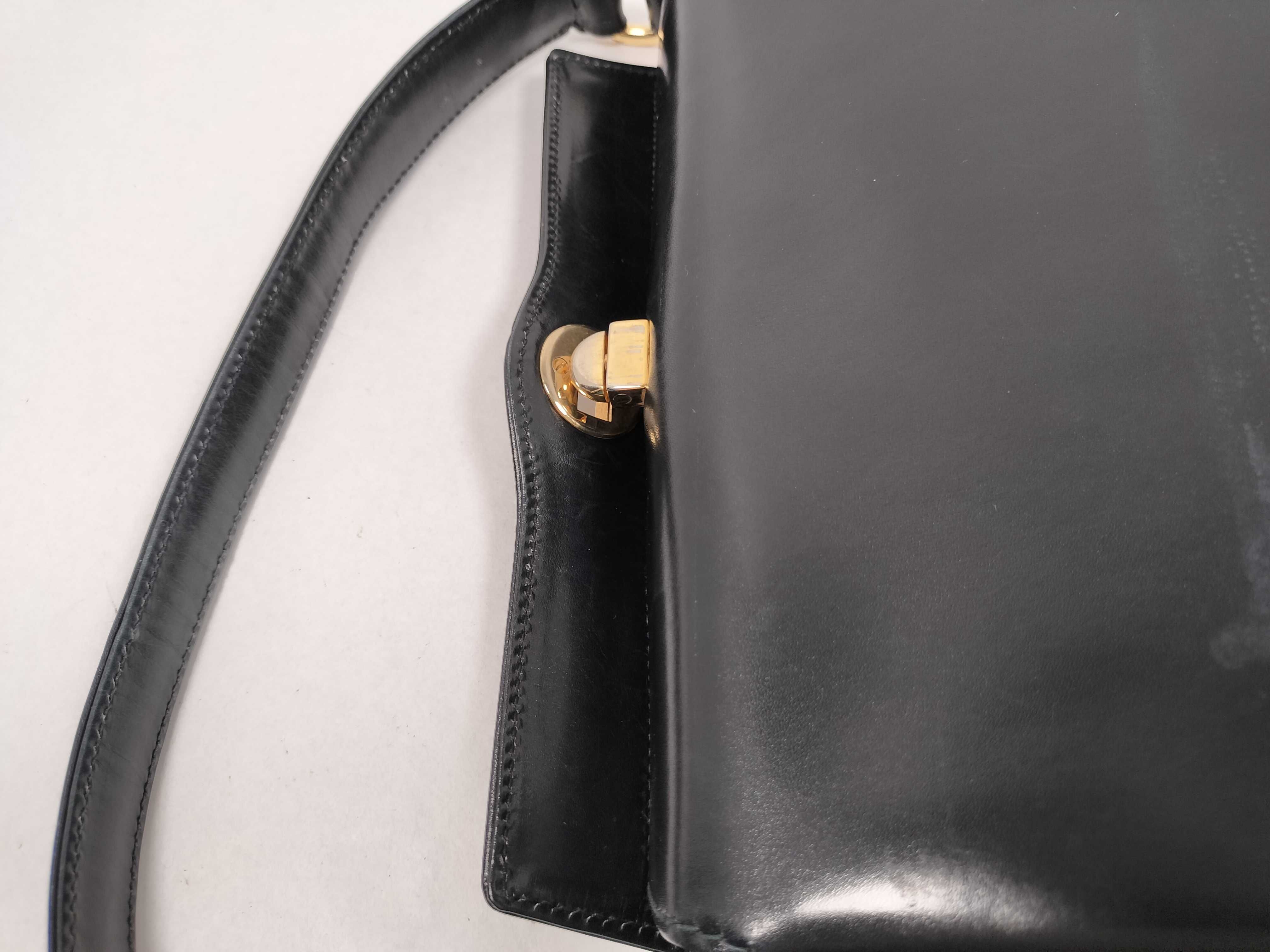 Turnlock Leather Shoulder Bag Handbag — view 8