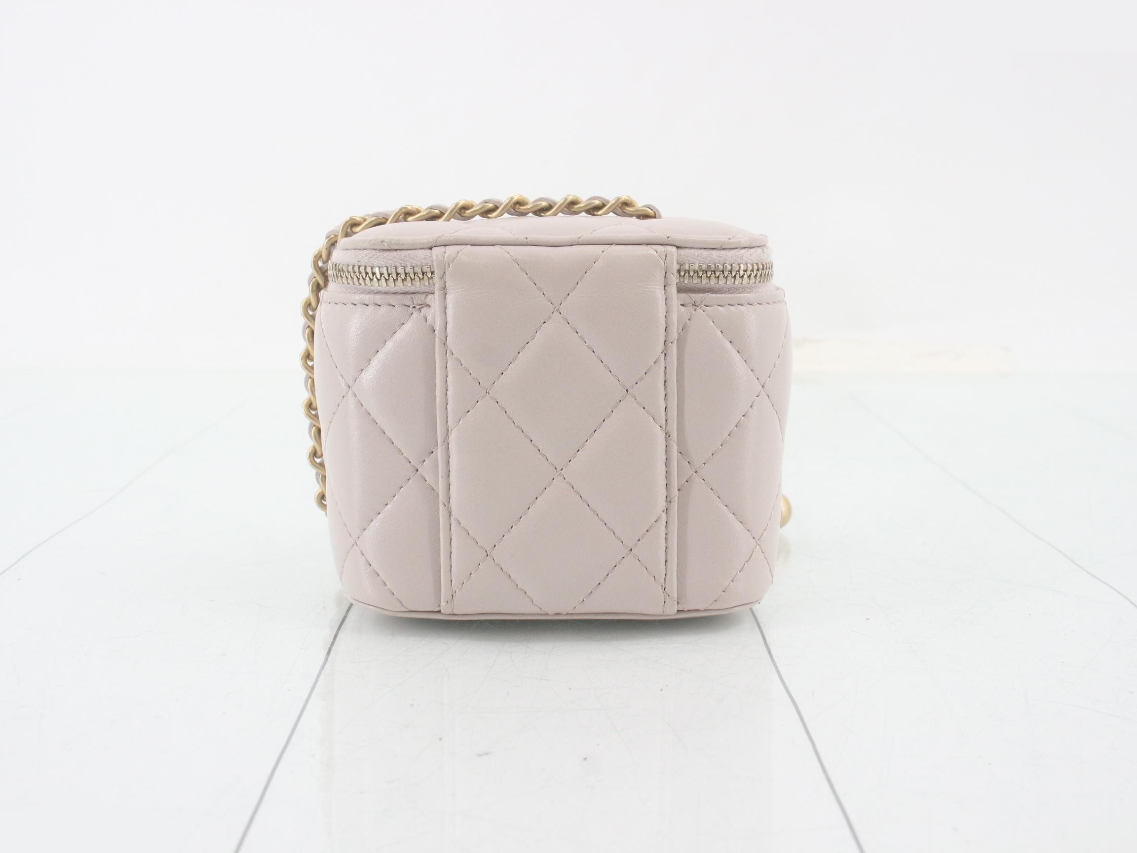 Matelassé (bag) - Shoulder bag — view 2