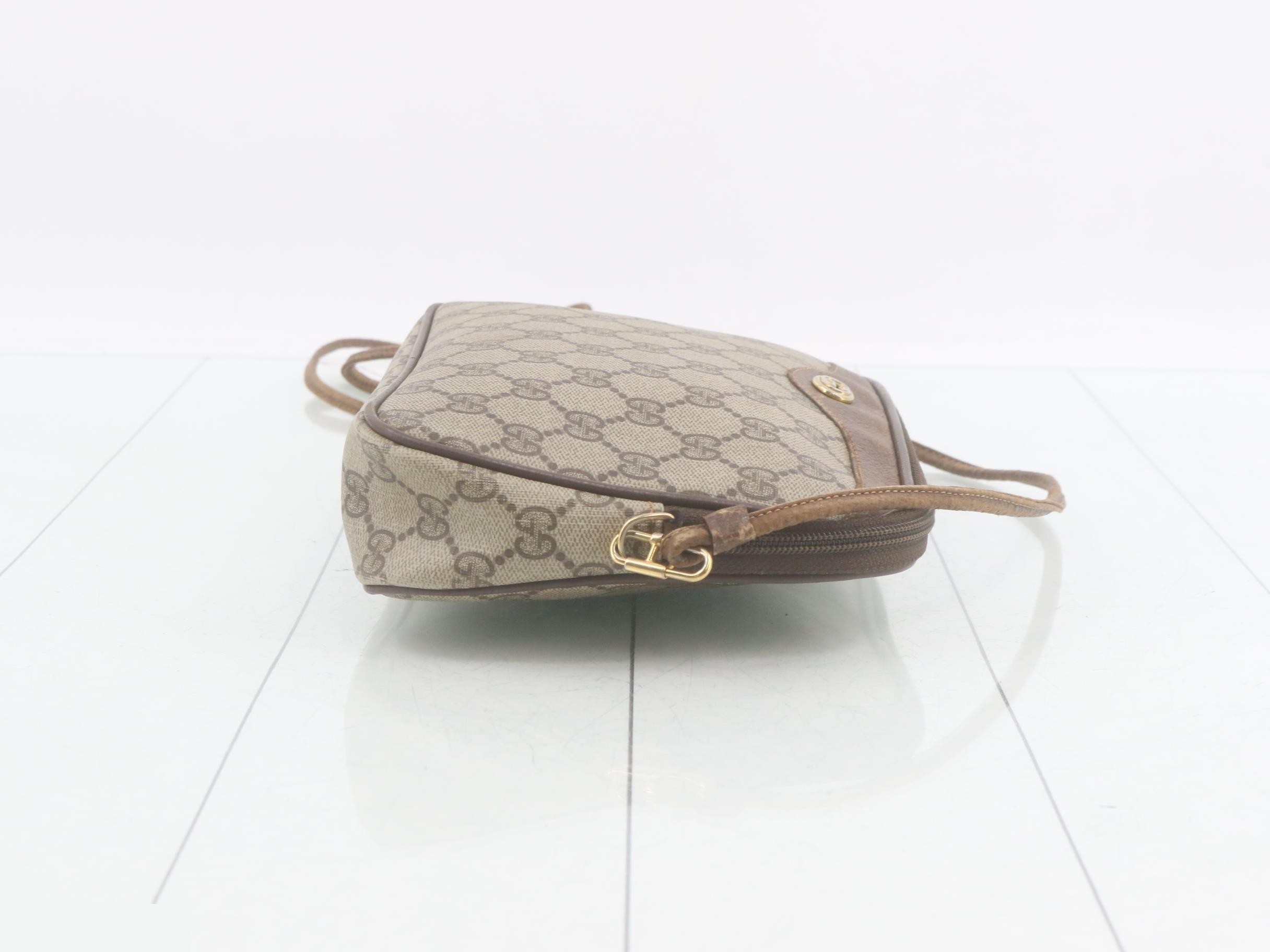 GG Supreme Shoulder Bag — view 3