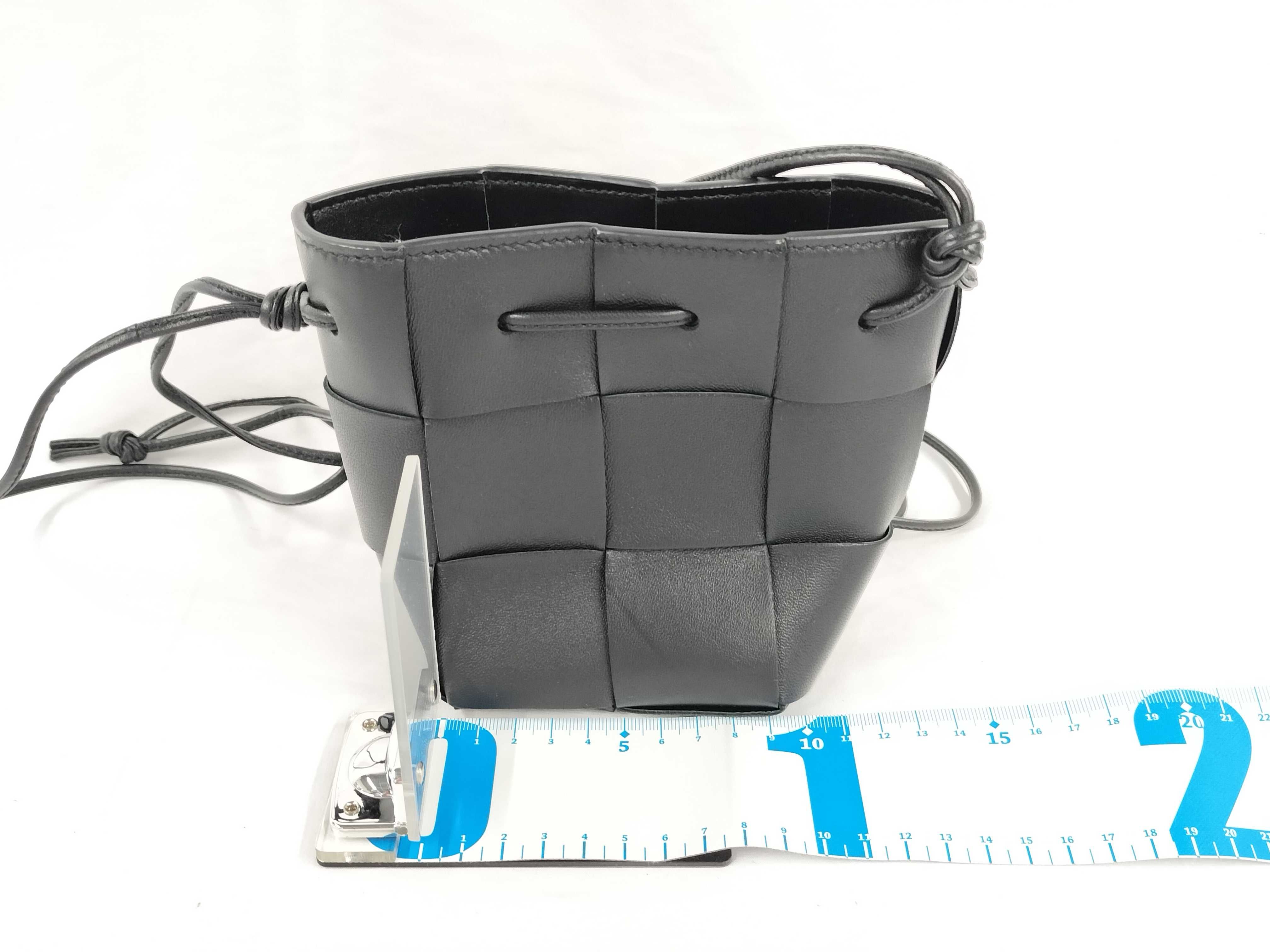 Intrecciato Cassette Mini Crossbody Bag 680217 Leather Black Shoulder Bag — view 2