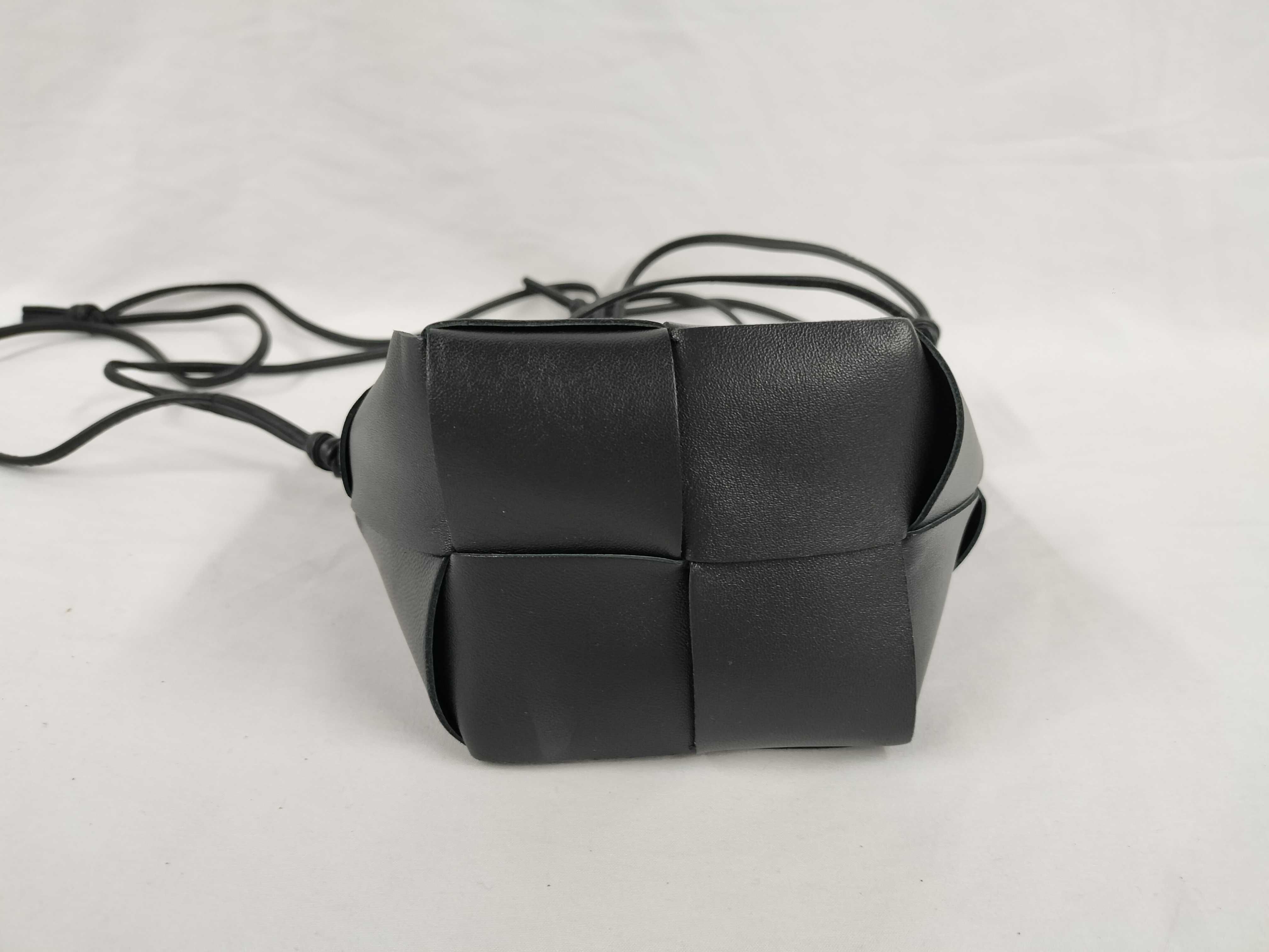 Intrecciato Cassette Mini Crossbody Bag 680217 Leather Black Shoulder Bag — view 3