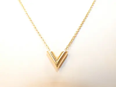 Essential V GP Necklace