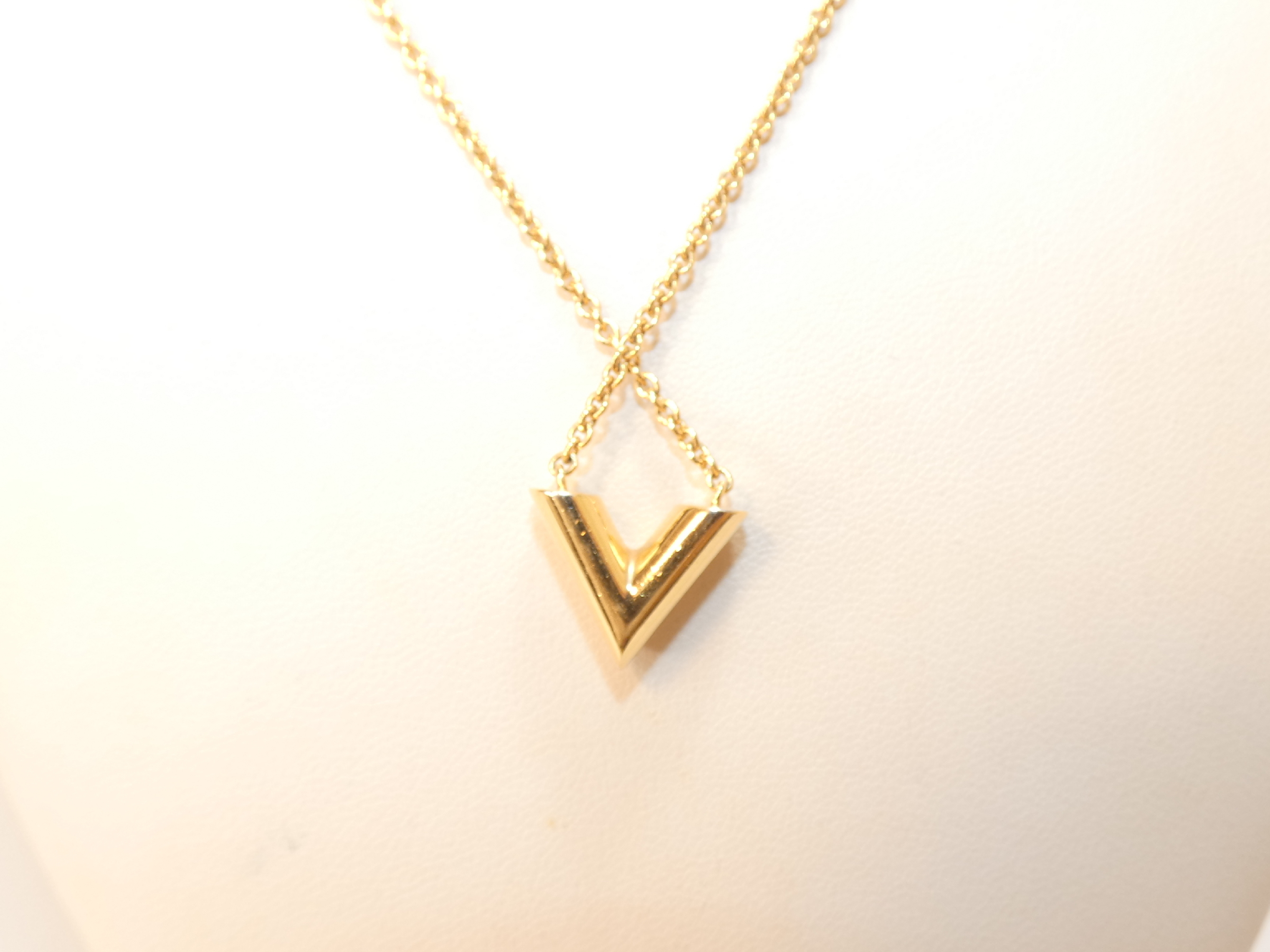 Essential V GP Necklace — view 2