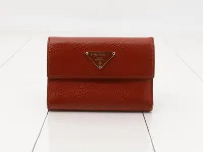 Saffiano Triangle Plate Tri-fold Wallet, Red