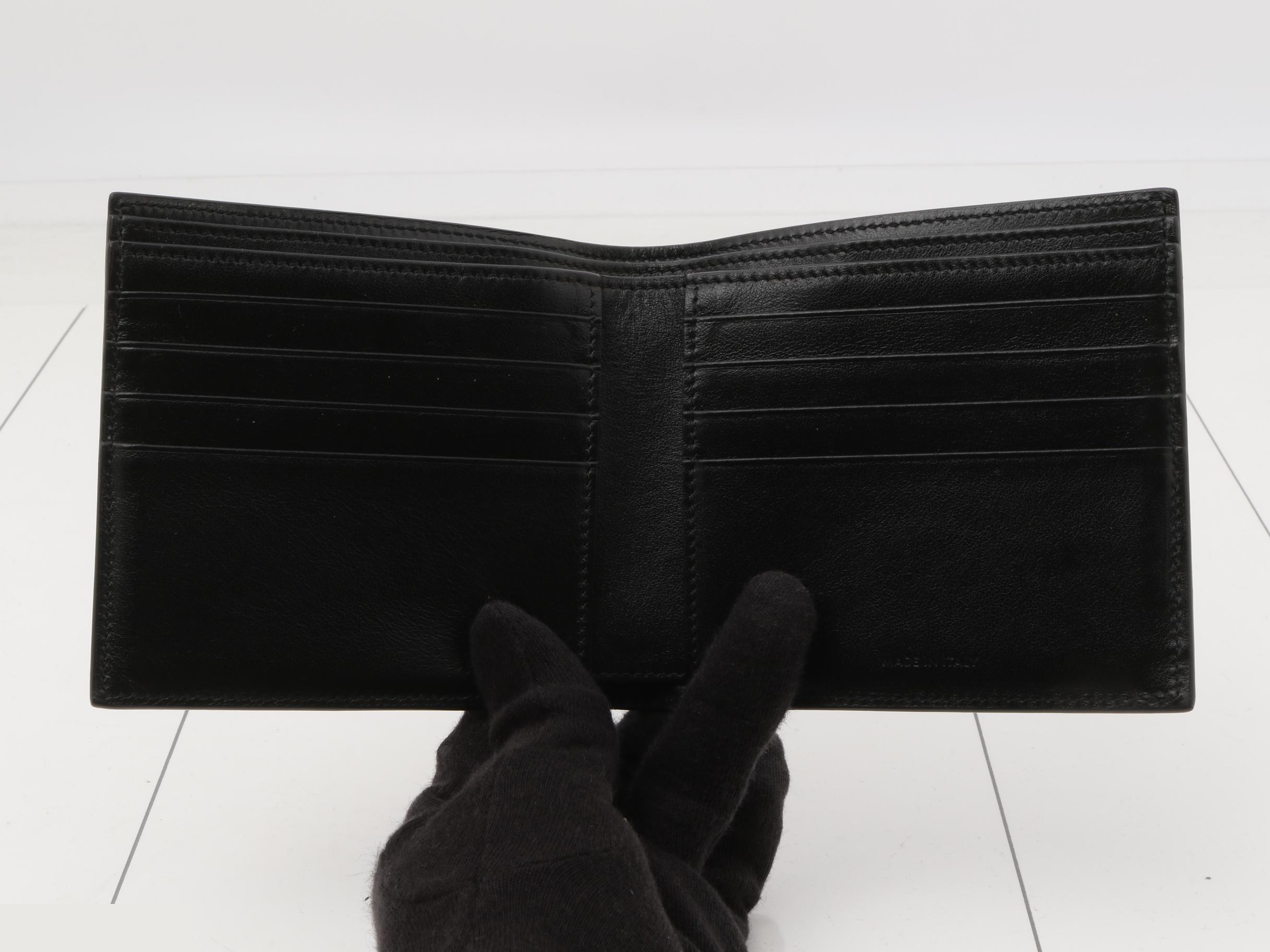 wallet — view 4