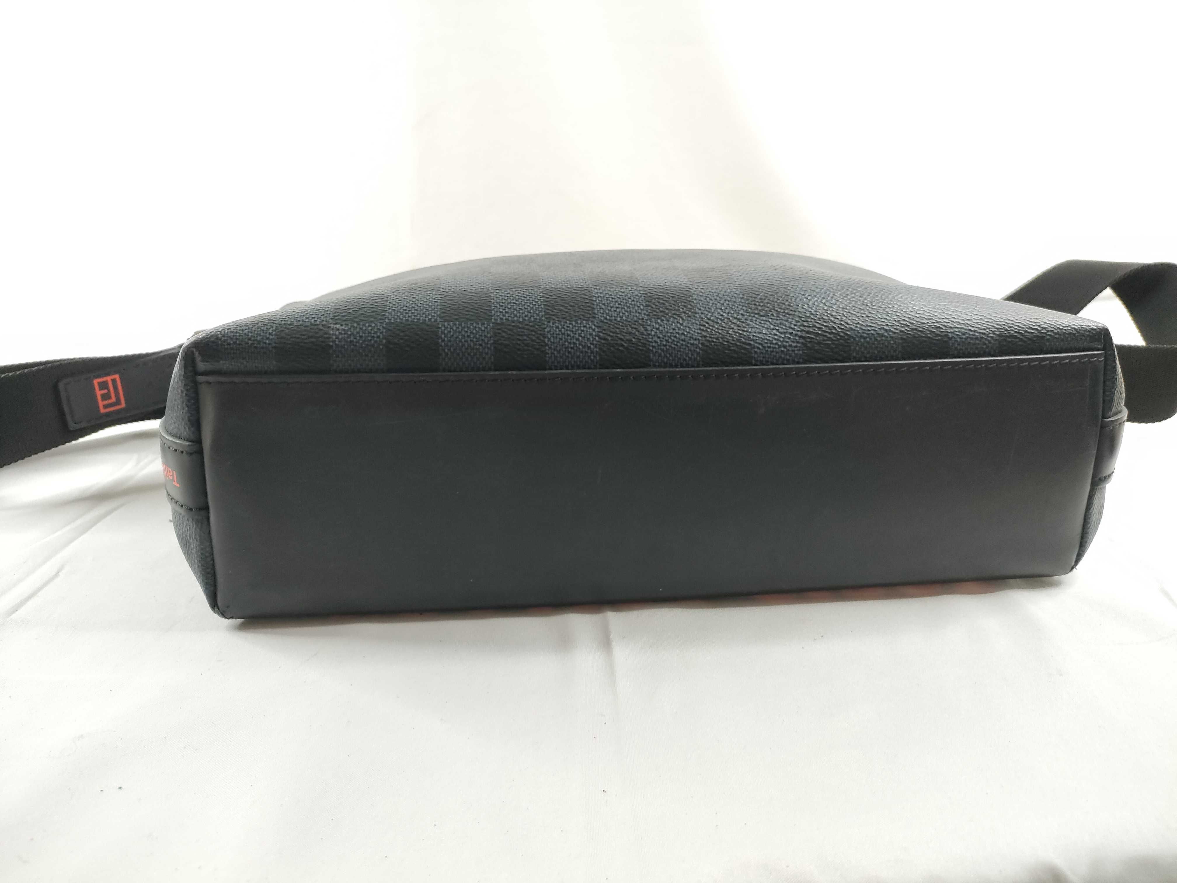 Damier Cobalt Discovery N40159 Shoulder Bag — view 4