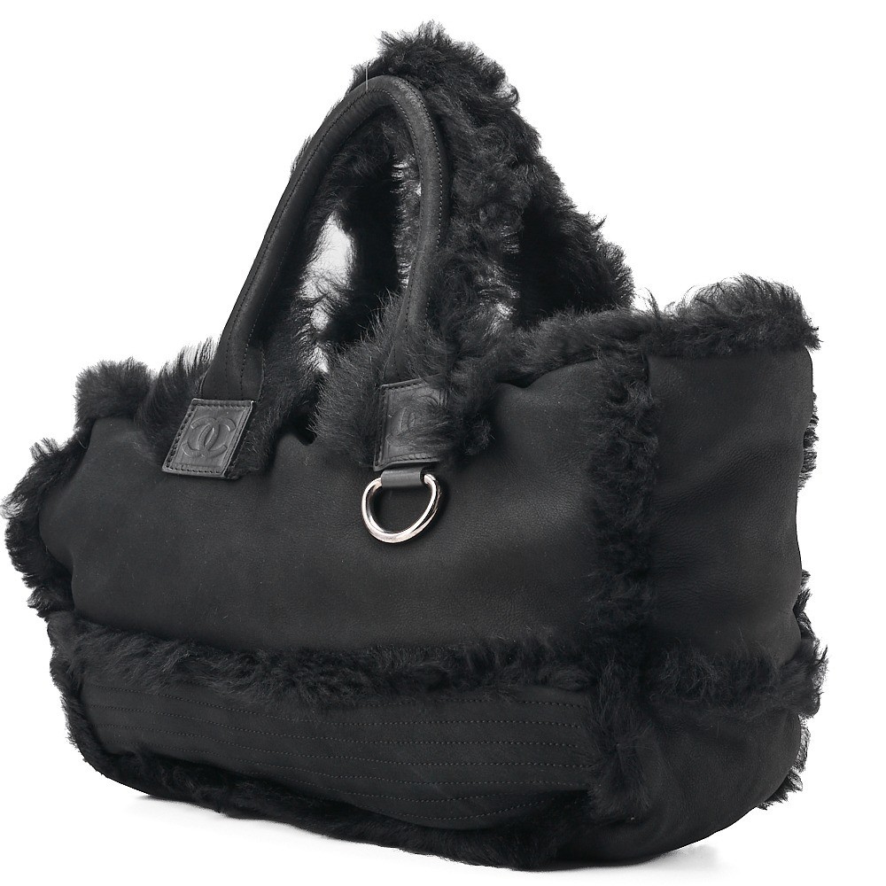 Sheepskin and fur tote bag, black, silver hardware, serial number 11. — view 4
