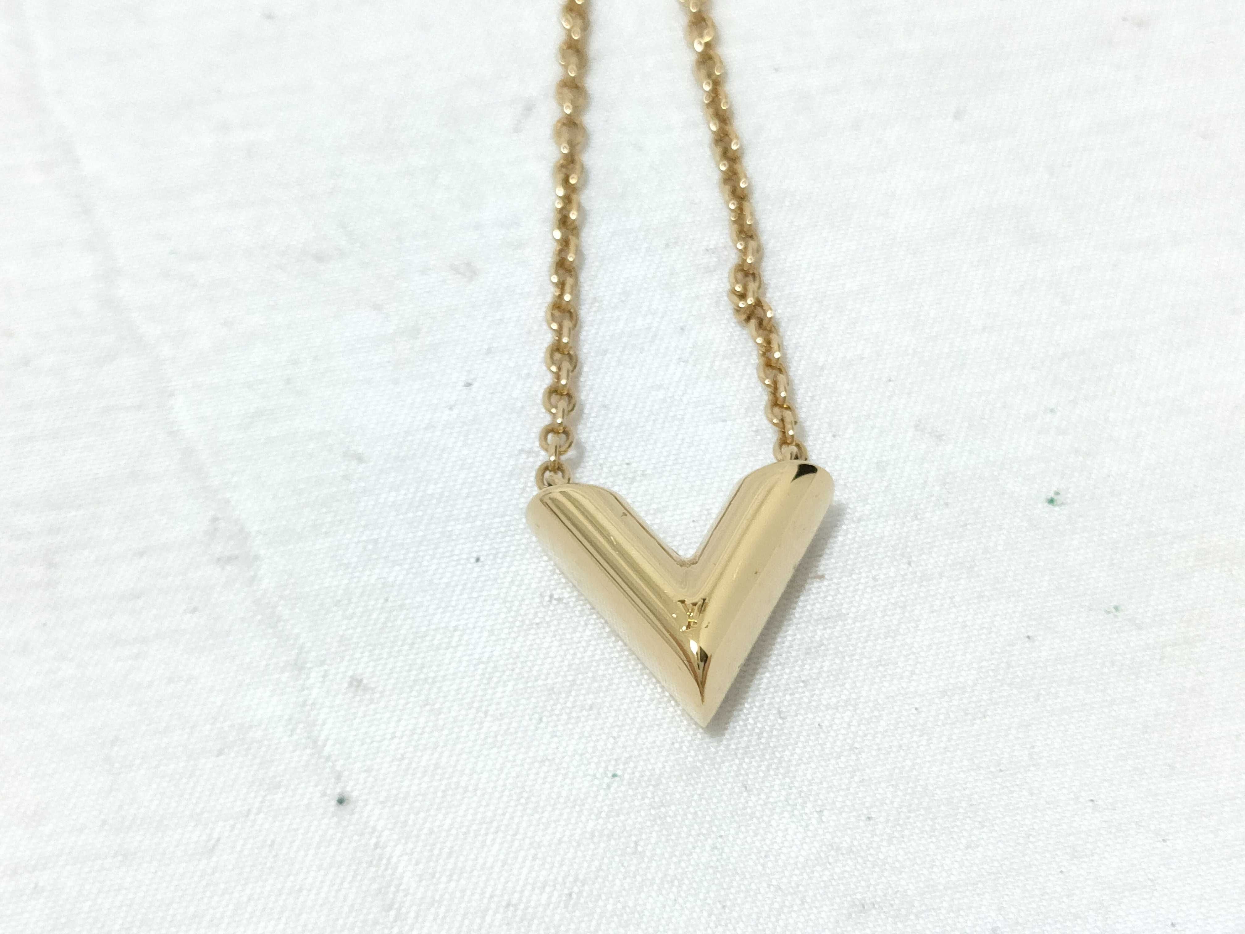 Essential V Necklace M80137 Necklace — view 2