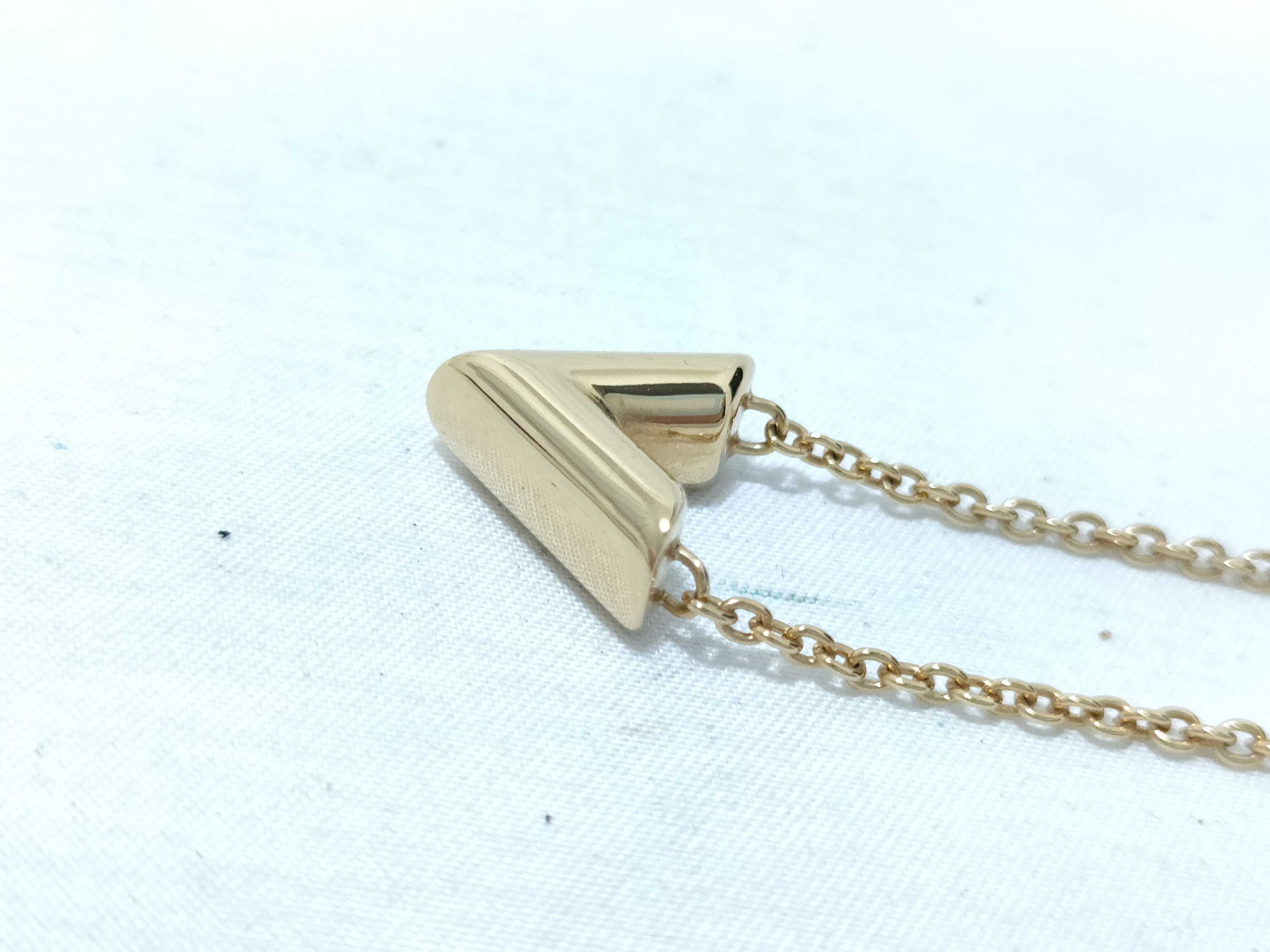 Essential V Necklace M80137 Necklace — view 3