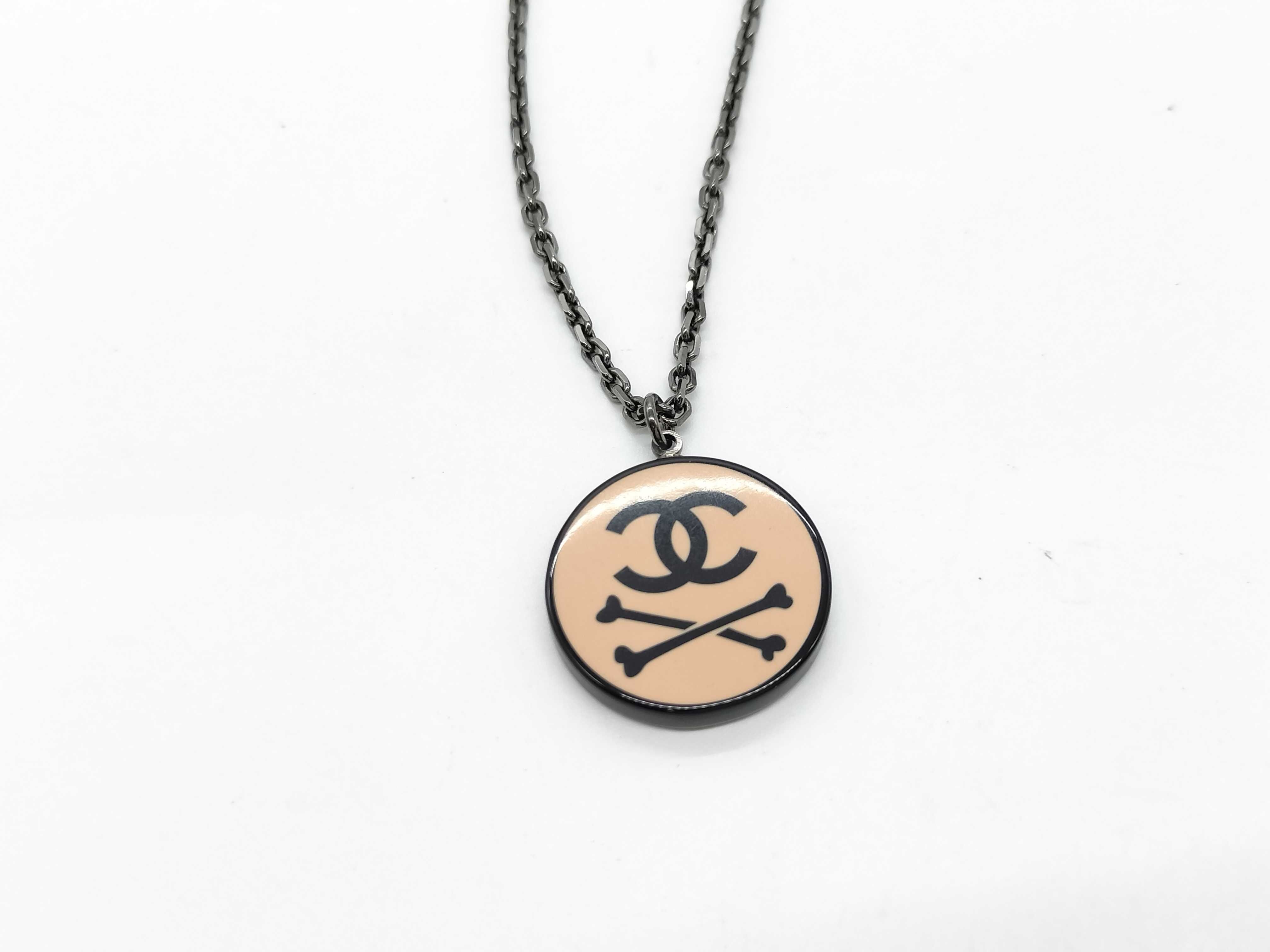 03P Skull Bone Coco Mark Plastic Chain Necklace — view 2