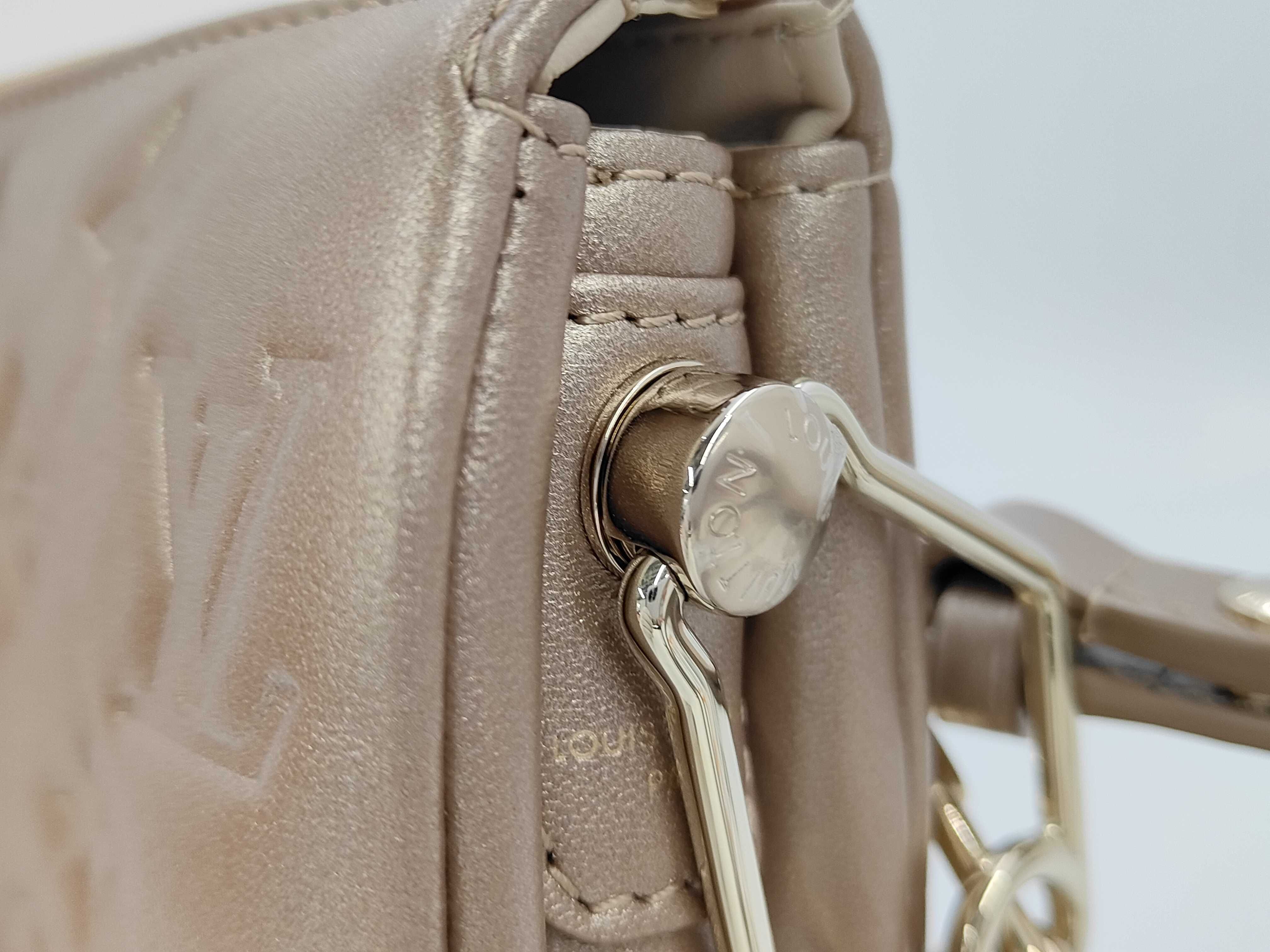 M22396 Cushion BB Shoulder Bag — view 4