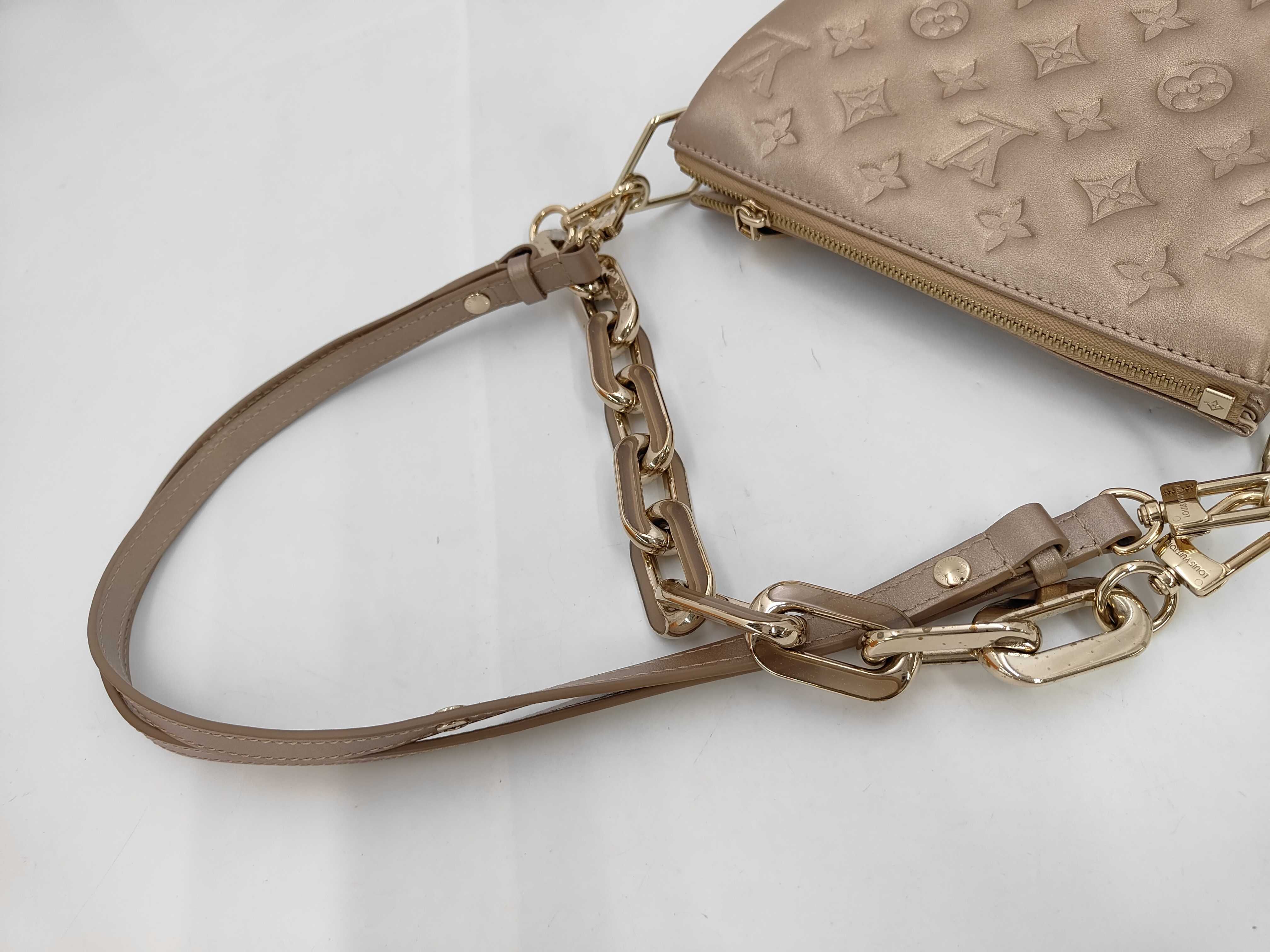 M22396 Cushion BB Shoulder Bag — view 5