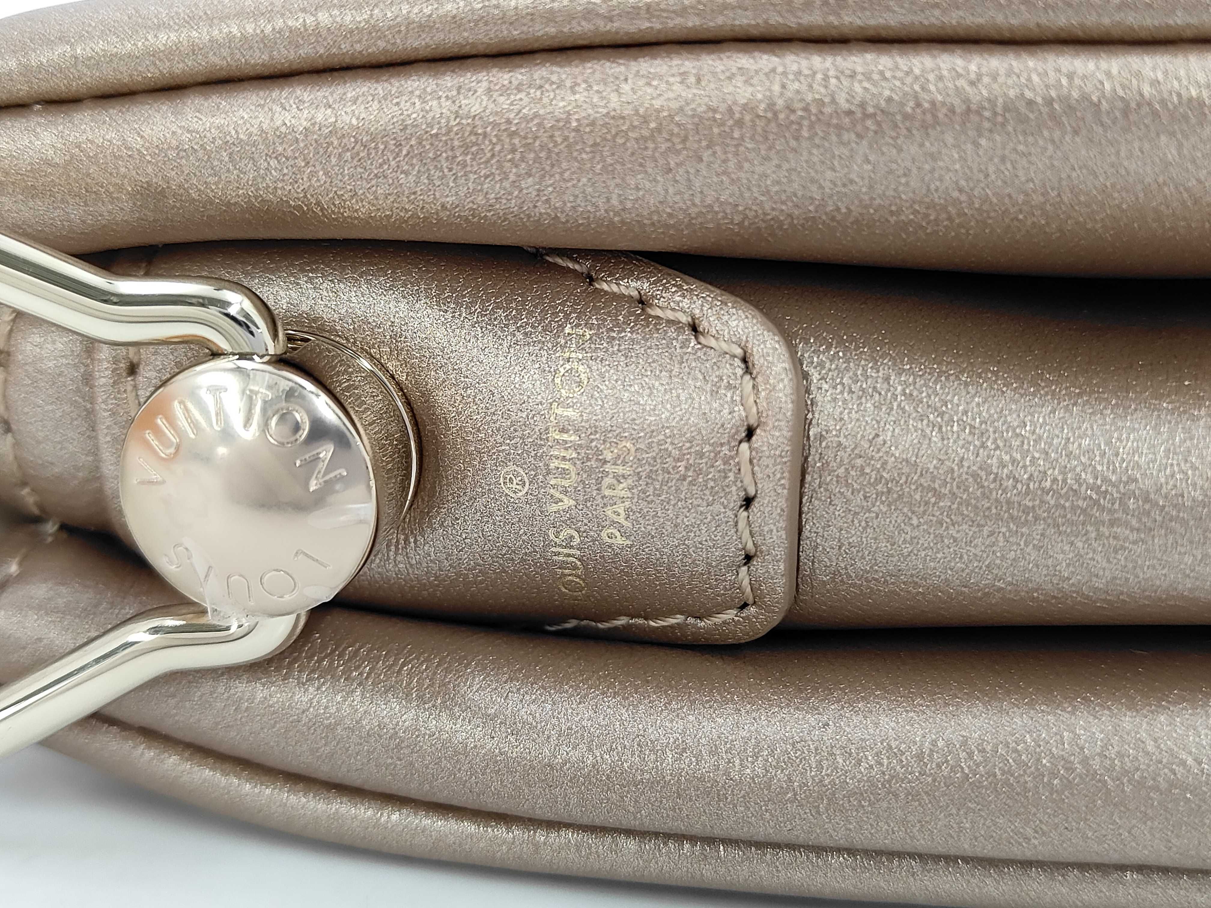 M22396 Cushion BB Shoulder Bag — view 8