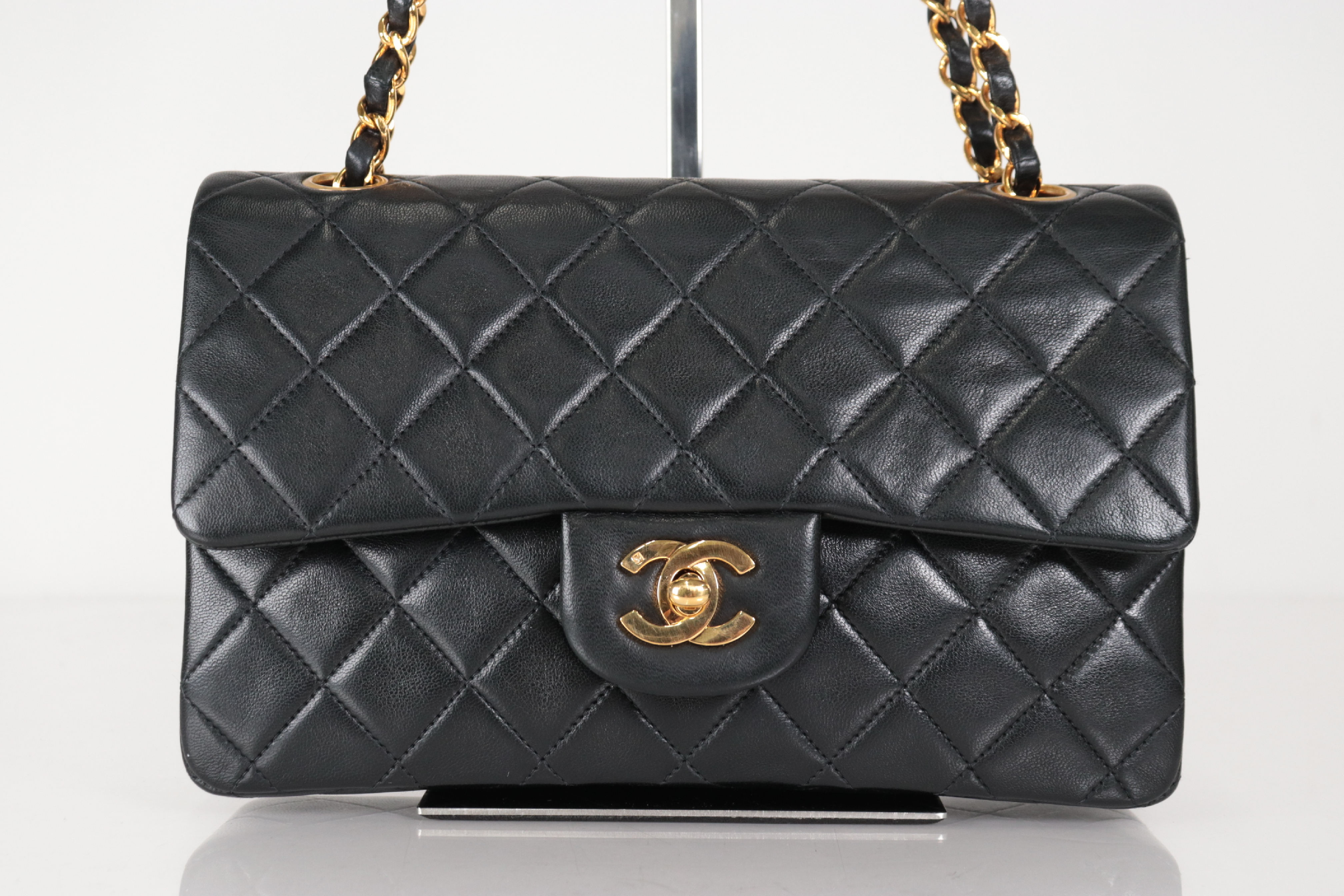 W-Flap 23 Lambskin Chain Shoulder Bag (Serial No. 4) — view 2