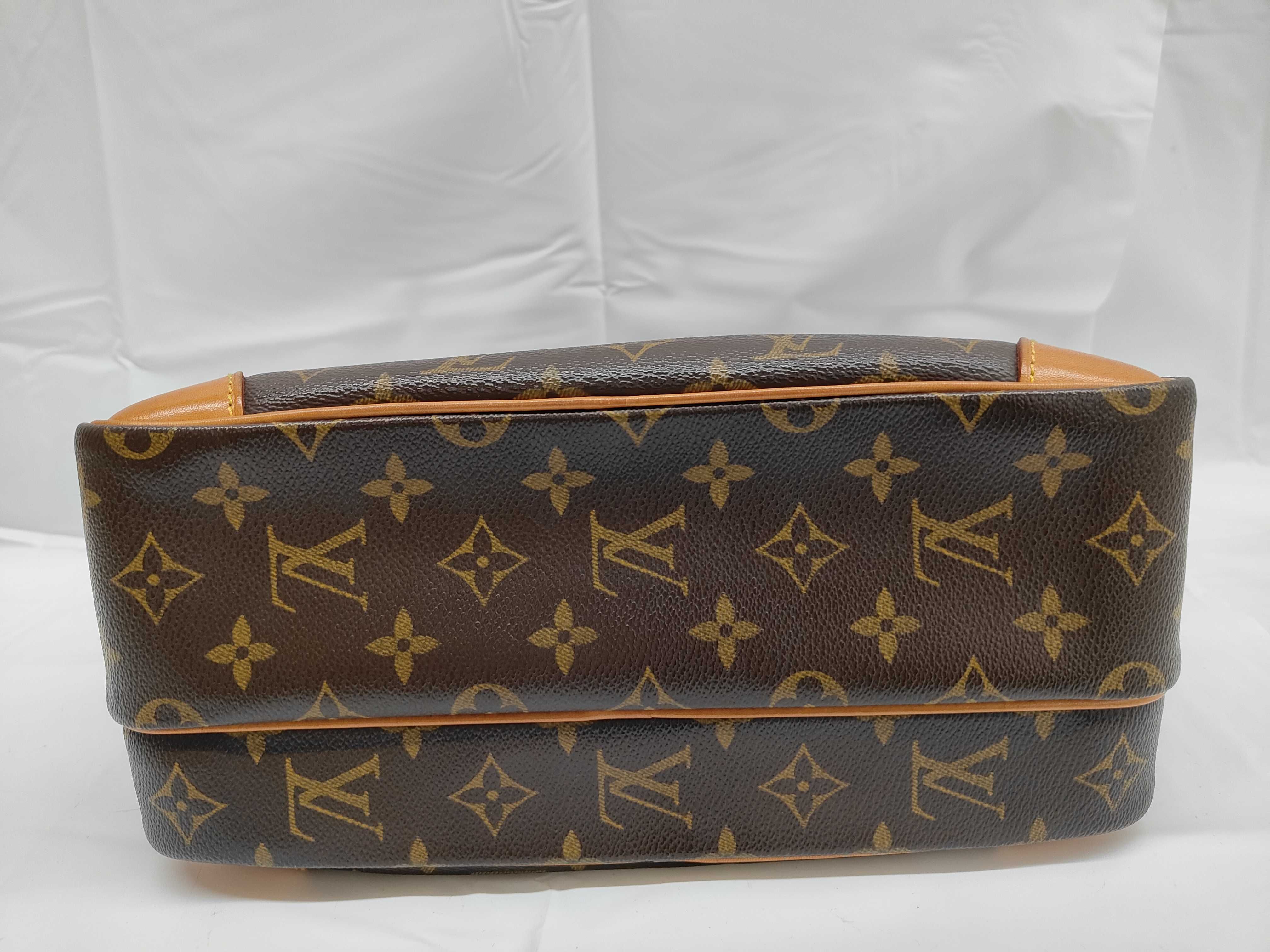 LV Nile Shoulder Bag — view 3