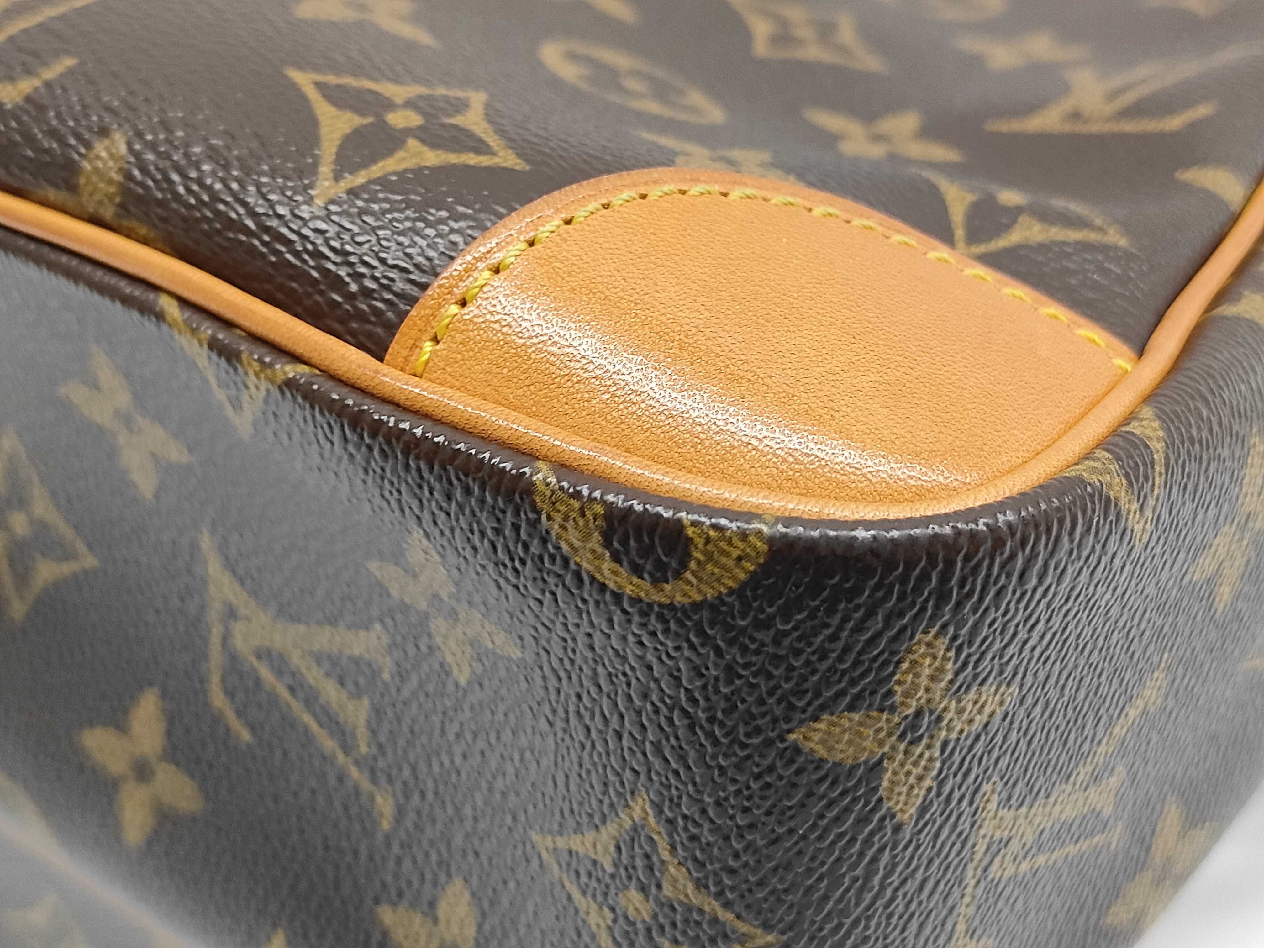 LV Nile Shoulder Bag — view 4