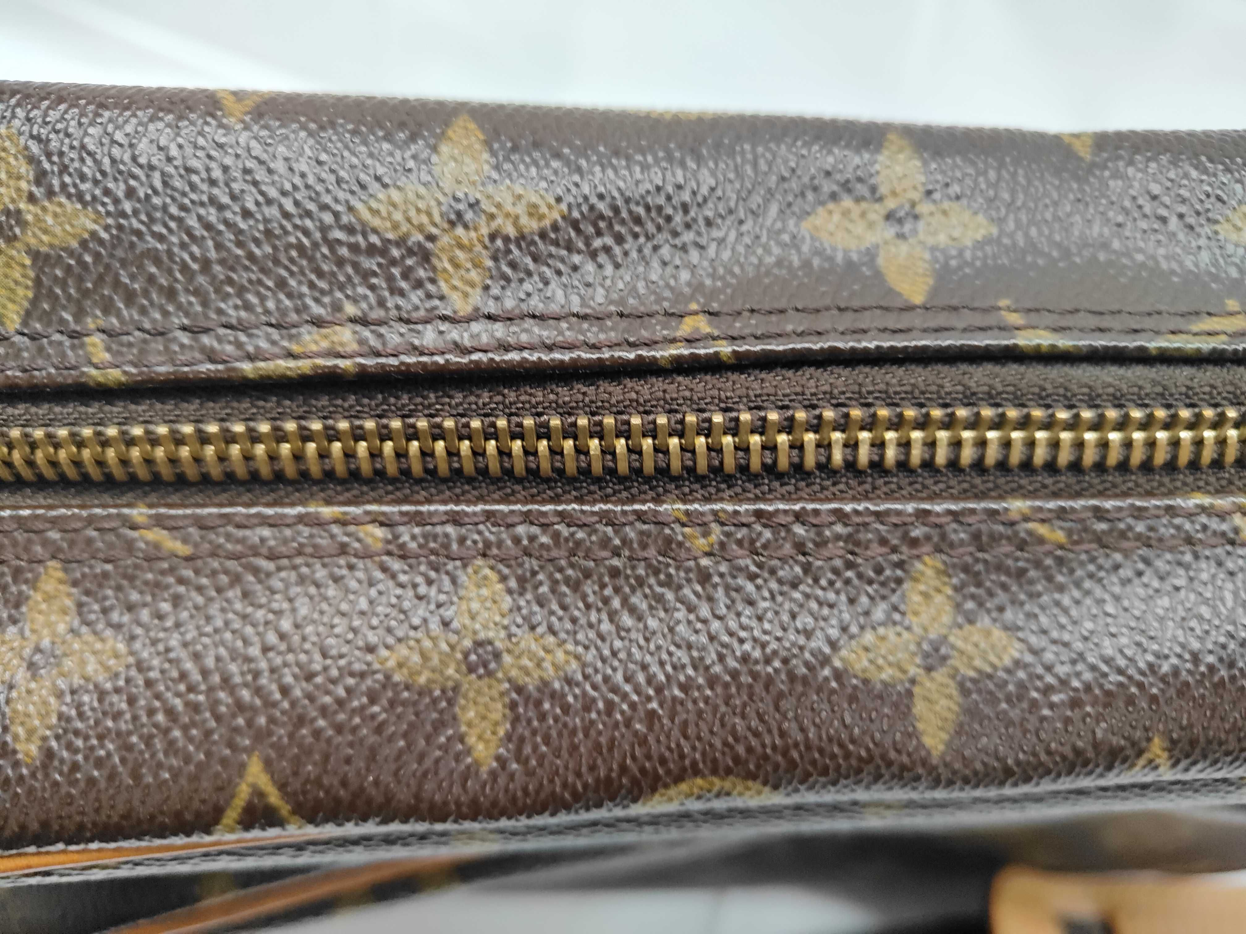 LV Nile Shoulder Bag — view 6