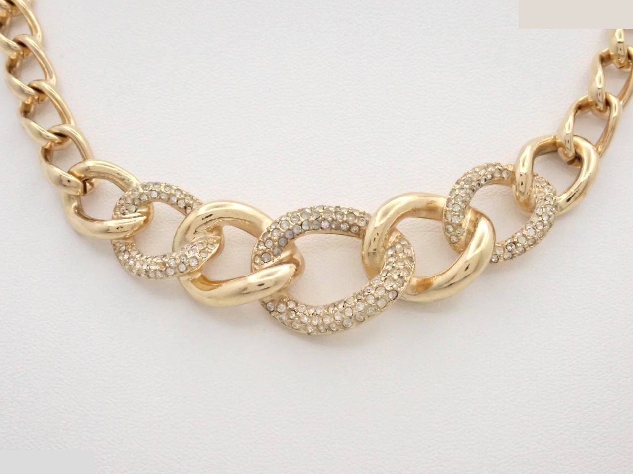 Necklace, neck circumference approximately 42 cm