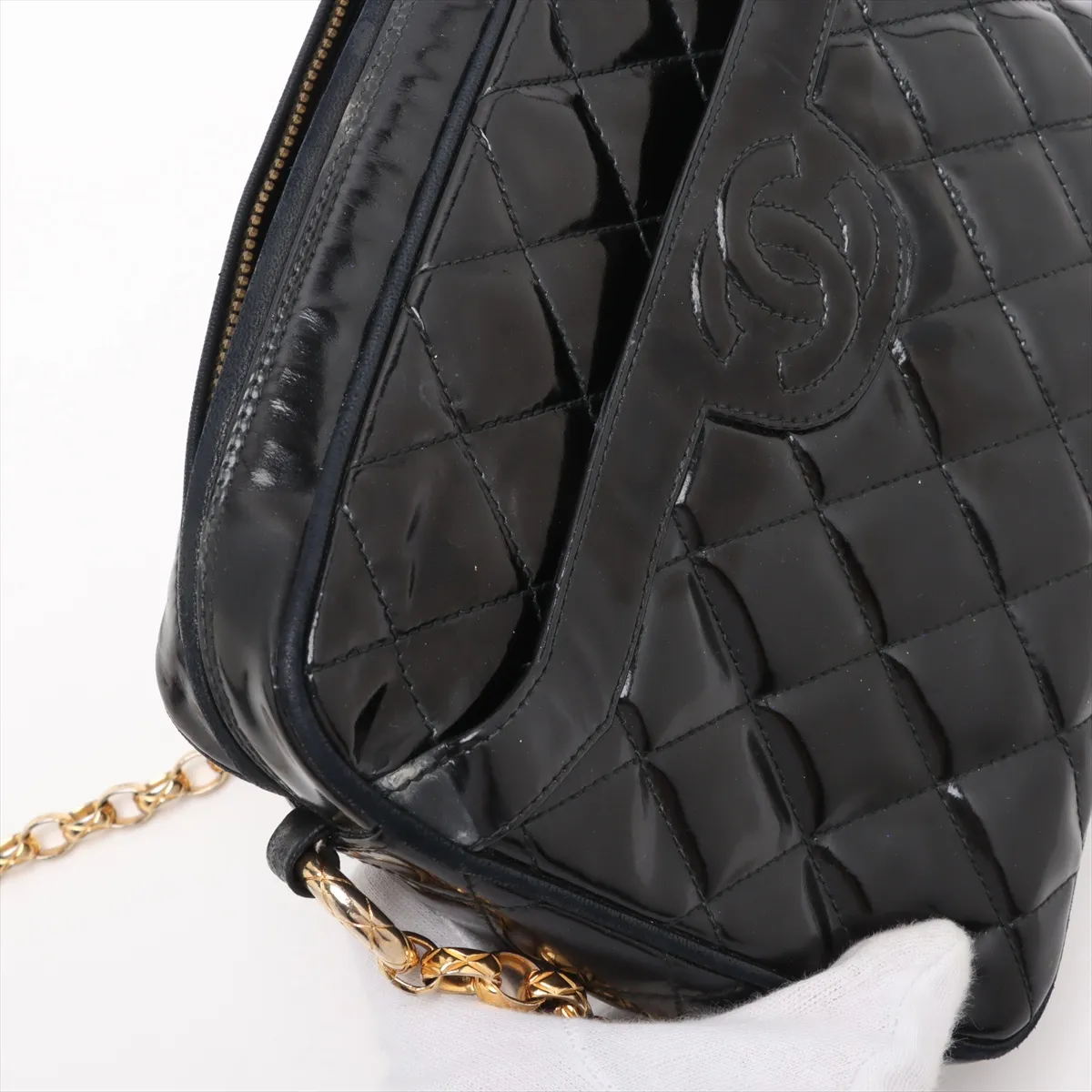 Matelasse patent leather chain shoulder bag with fringe black gold hardware — view 12
