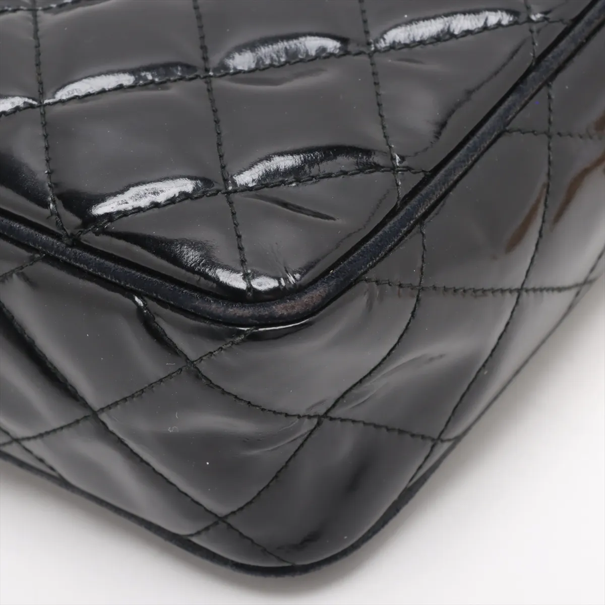 Matelasse patent leather chain shoulder bag with fringe black gold hardware — view 15