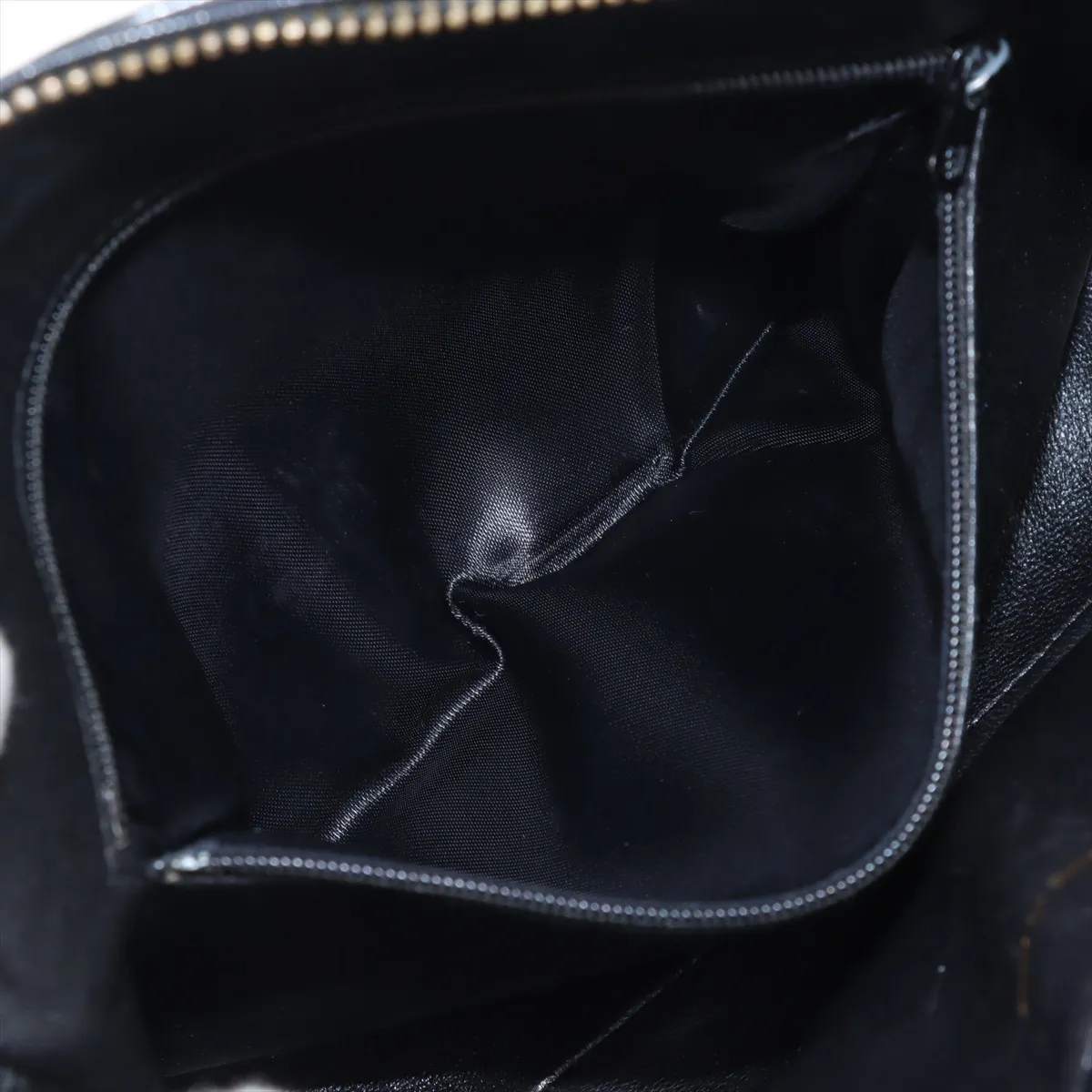 Matelasse patent leather chain shoulder bag with fringe black gold hardware — view 7