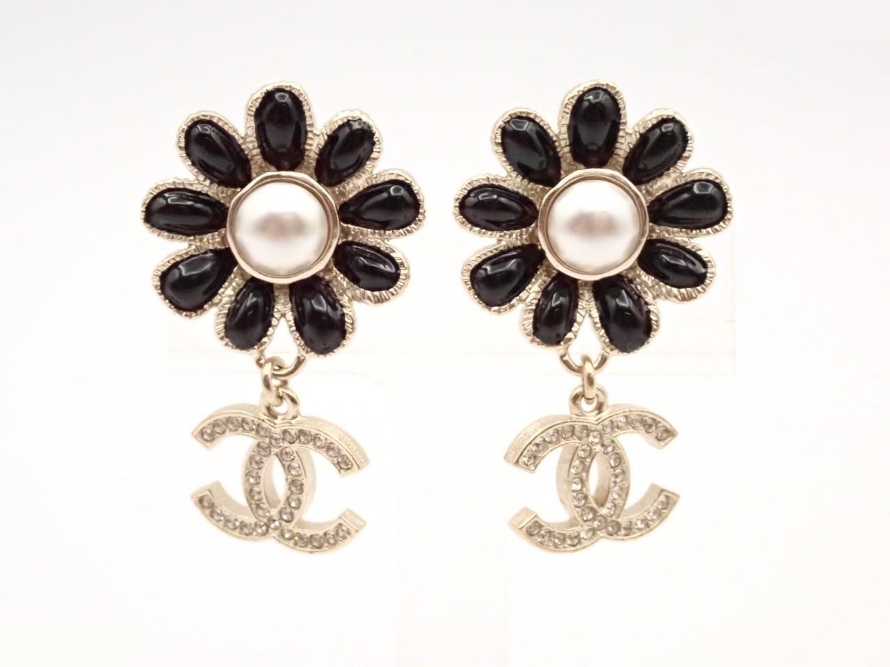 earrings, A22K gold, Coco Mark, flower design, stone, pearl, 4.2cm in height.