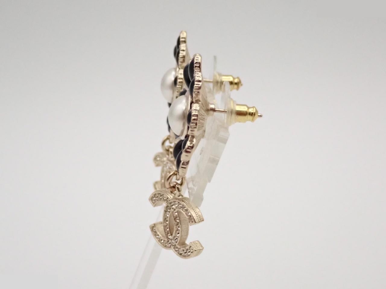 earrings, A22K gold, Coco Mark, flower design, stone, pearl, 4.2cm in height. — view 3
