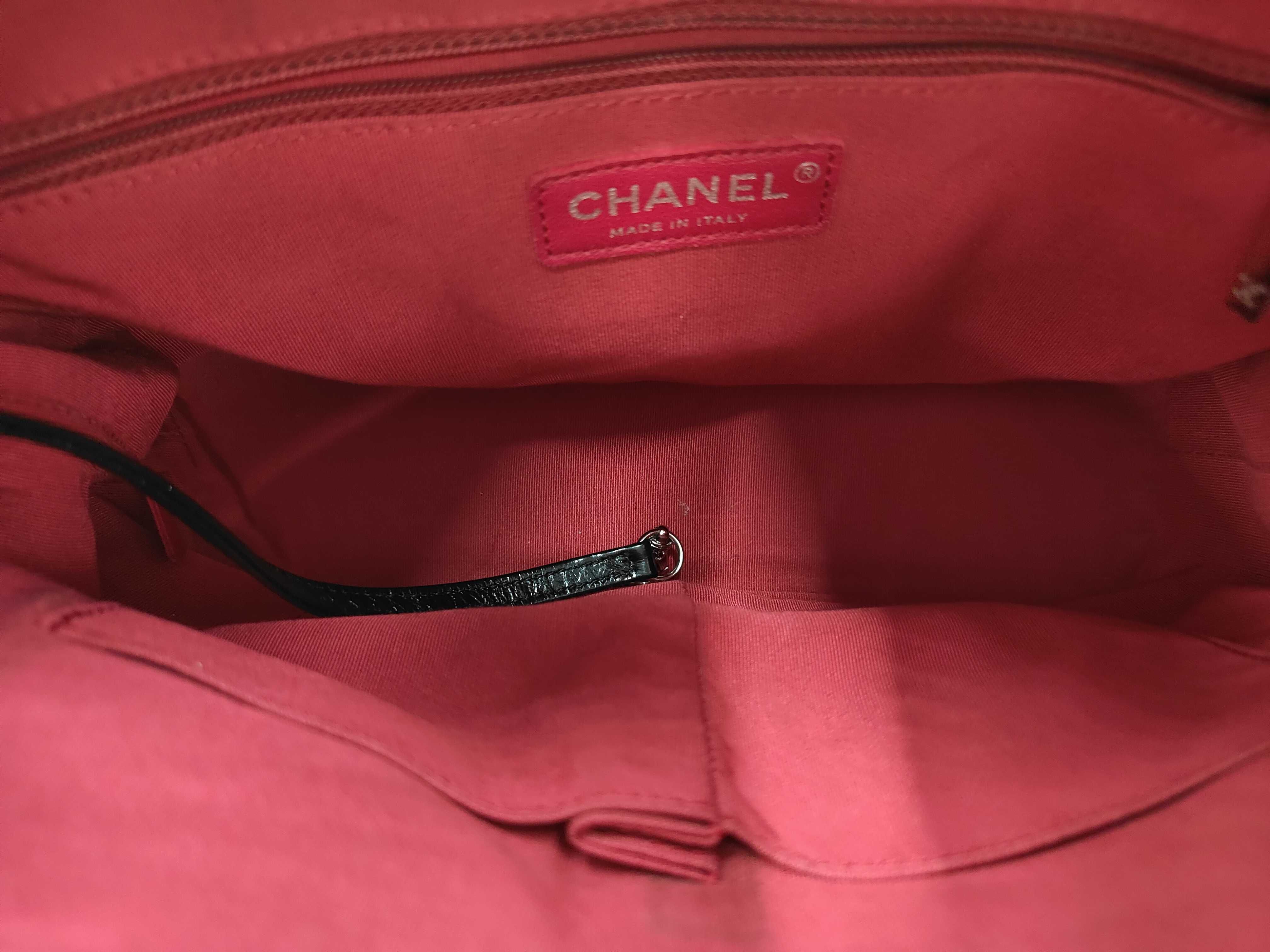 White Tote Bag with Chain Shoulder Bag — view 9