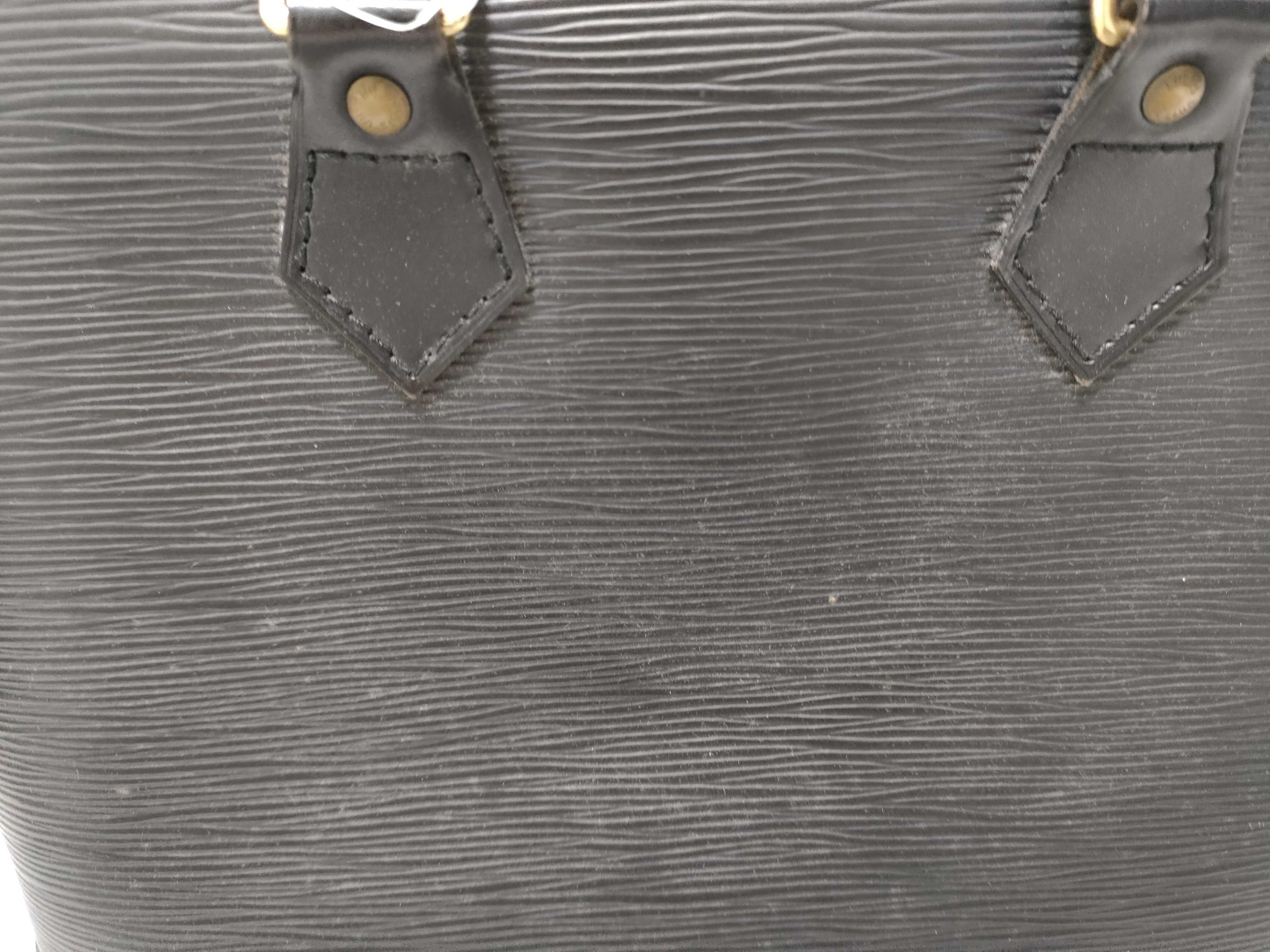 Epi Alma PM Noir Handbag — view 14