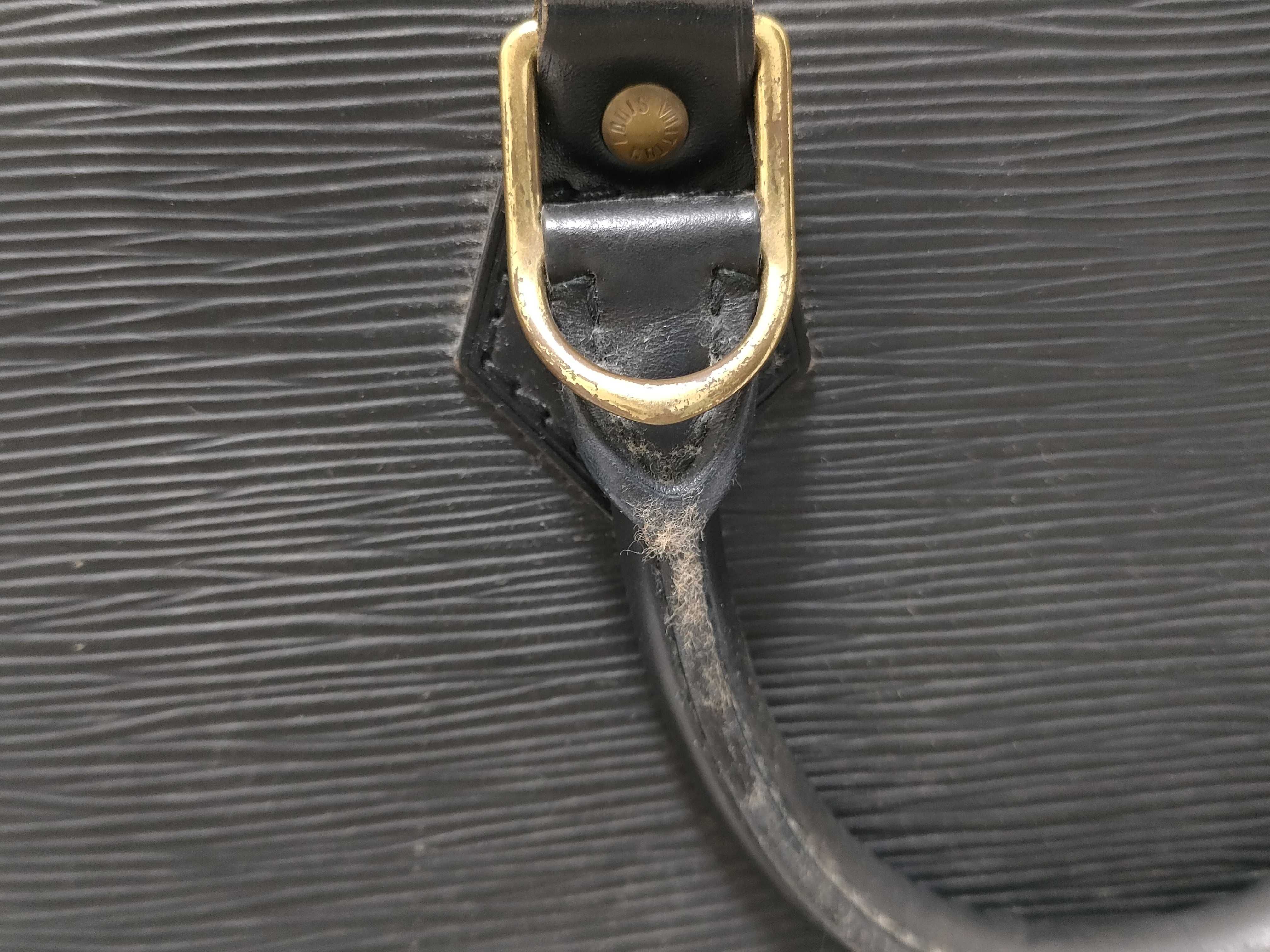 Epi Alma PM Noir Handbag — view 15
