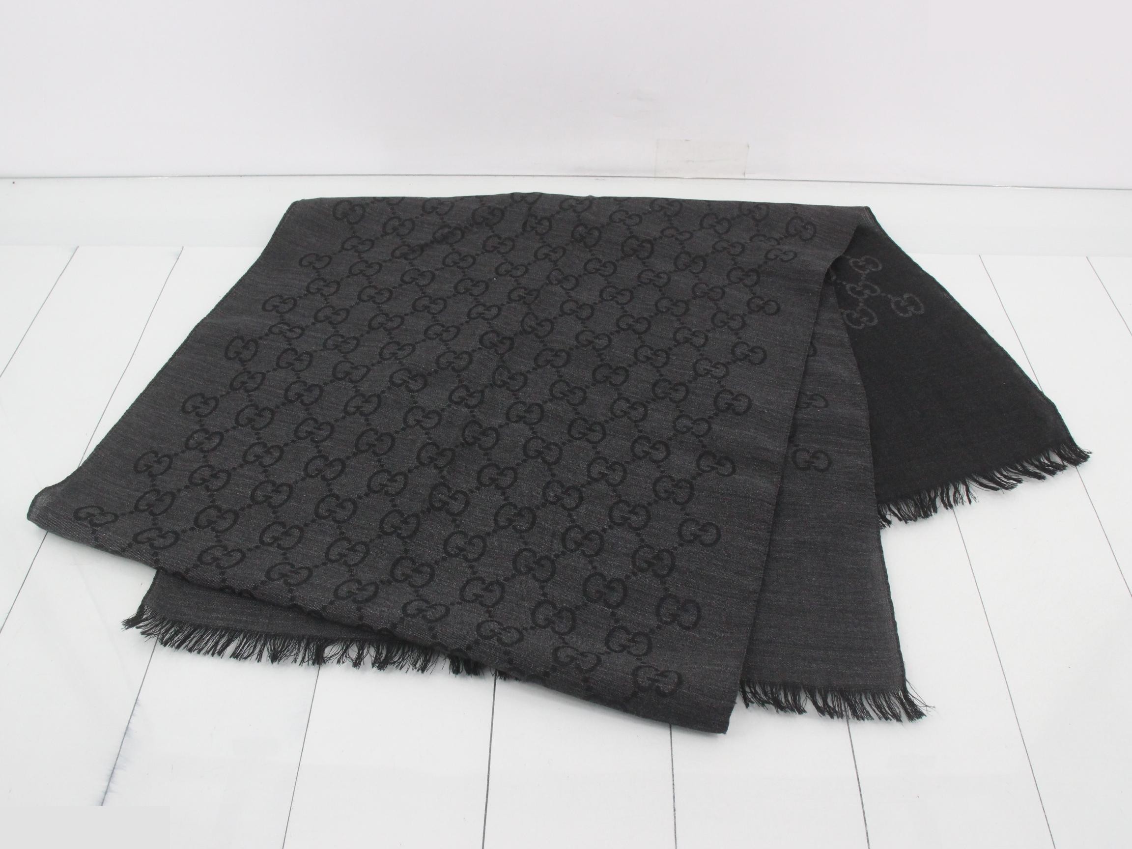 GG pattern stole, gray — view 3