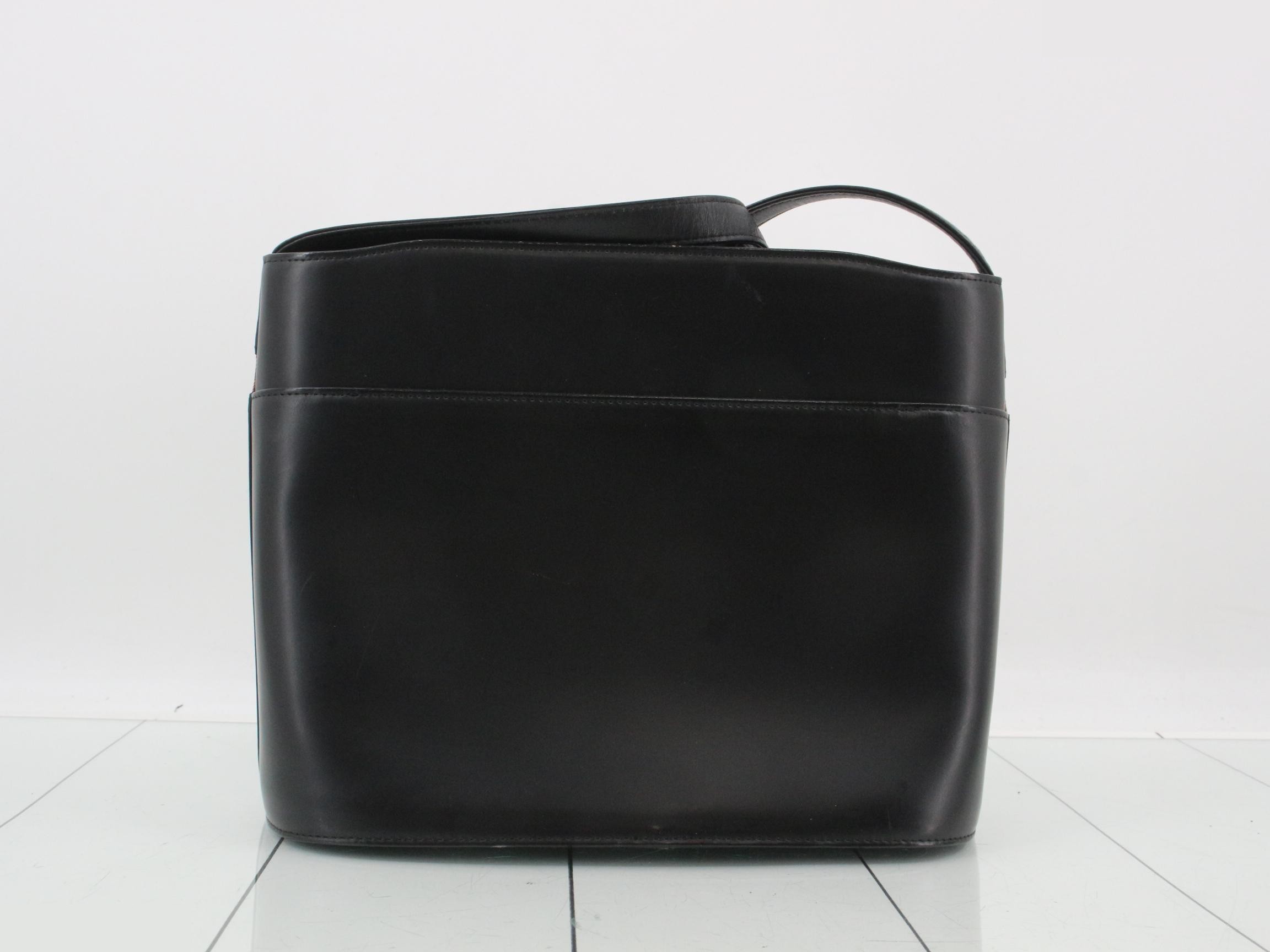 Bucket shoulder bag — view 2