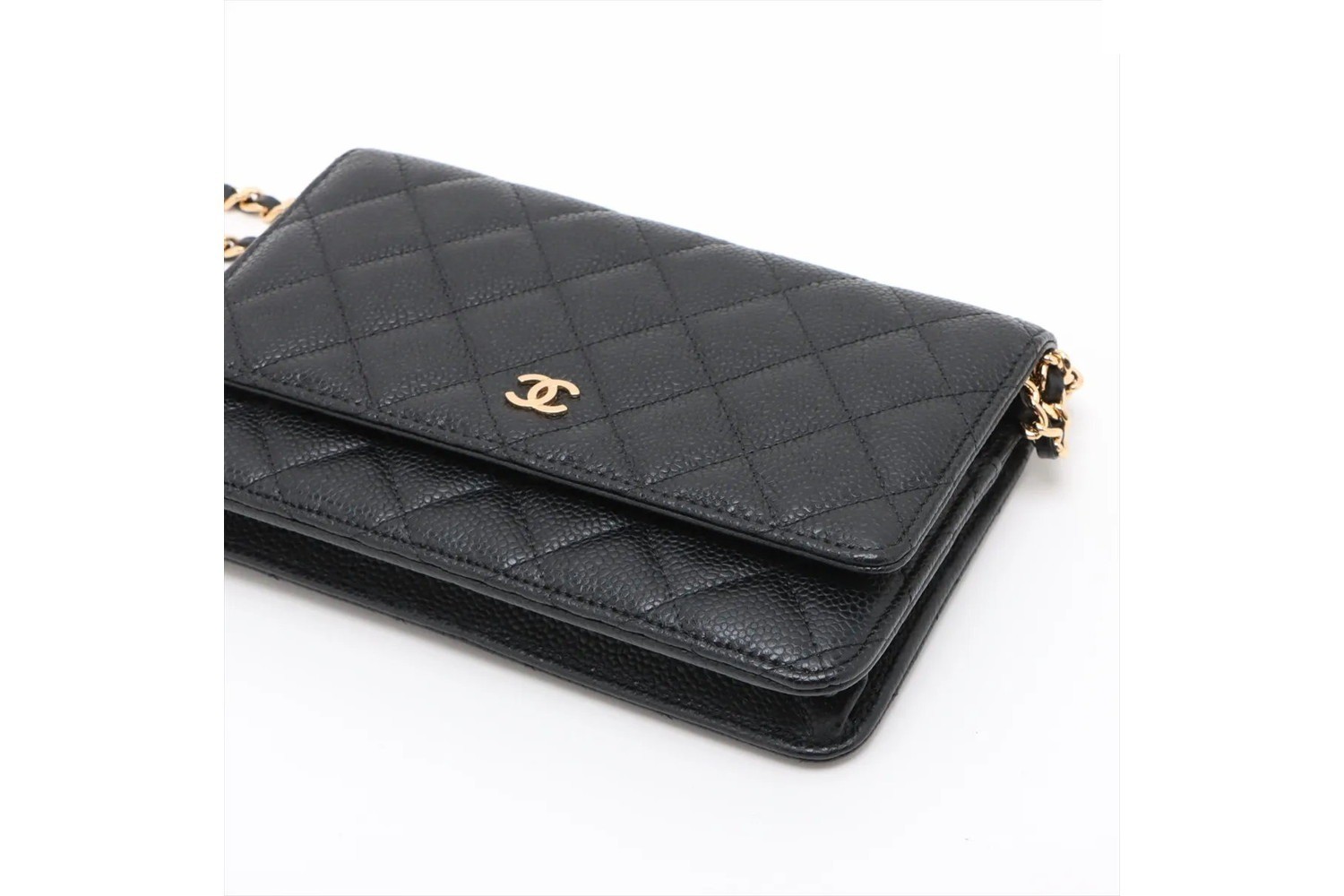 Guarantee and serial number included. Matelassé caviar skin leather long wallet. — view 3