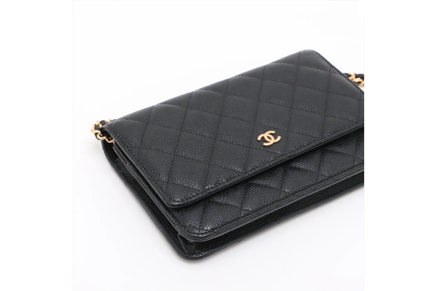 Guarantee and serial number included. Matelassé caviar skin leather long wallet. — view 4