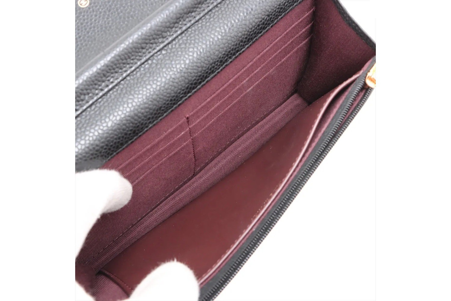 Guarantee and serial number included. Matelassé caviar skin leather long wallet. — view 6