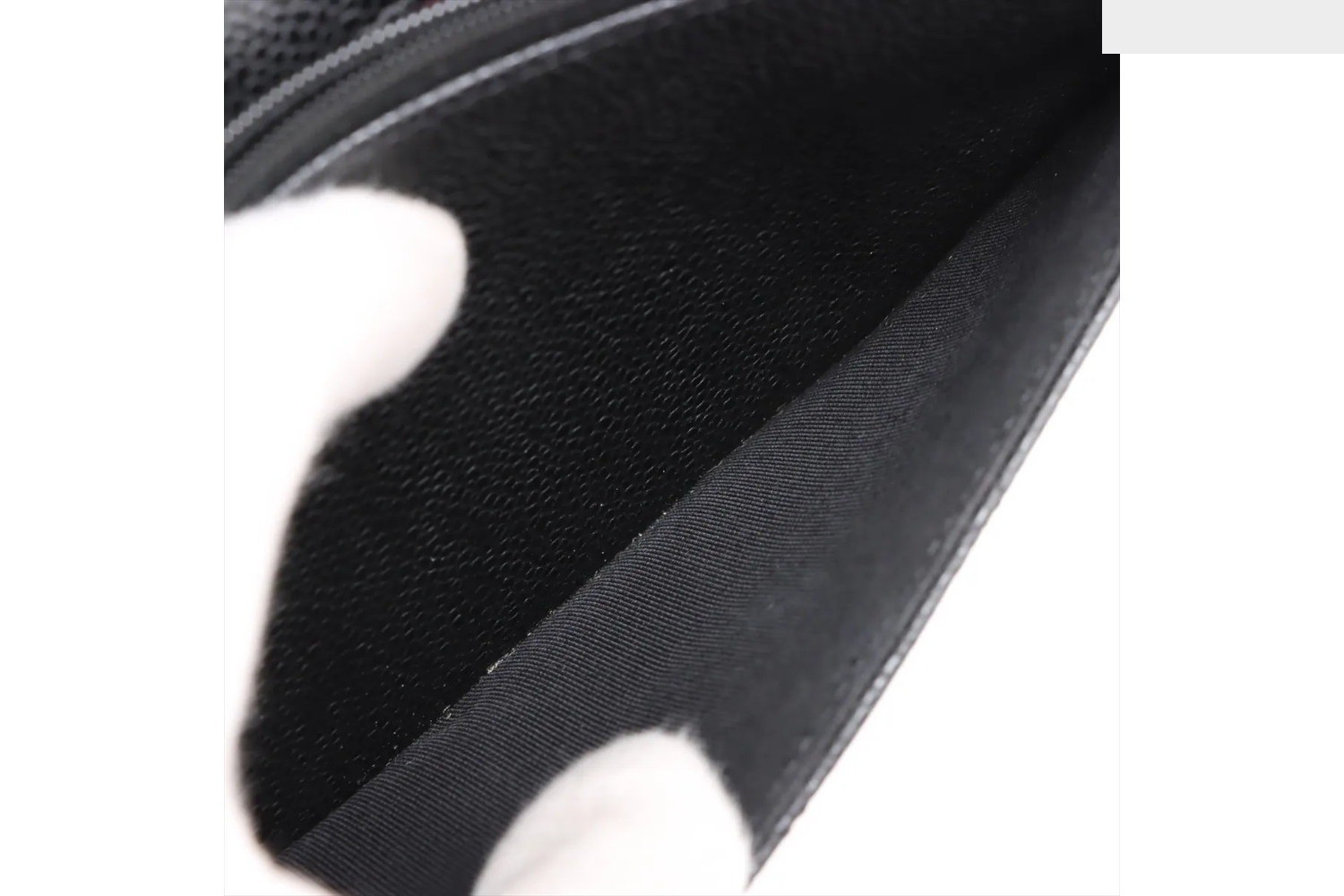 Guarantee and serial number included. Matelassé caviar skin leather long wallet. — view 9