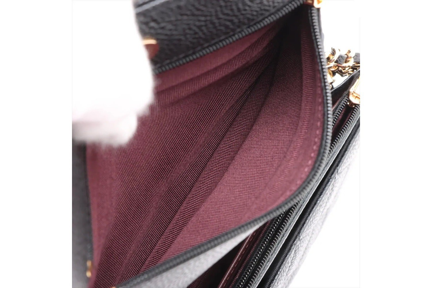 Guarantee and serial number included. Matelassé caviar skin leather long wallet. — view 10